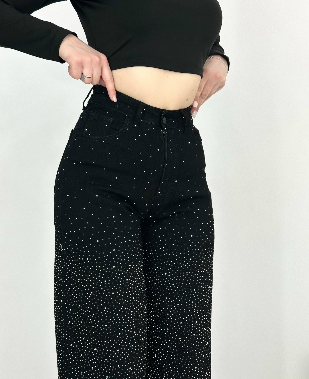 джинсы со стразами,женские джинсы со стразами,джинсы со стразами в золла,джинсы широкие трубы со стразами,джинсы прямые со стразами черные le o 222675248