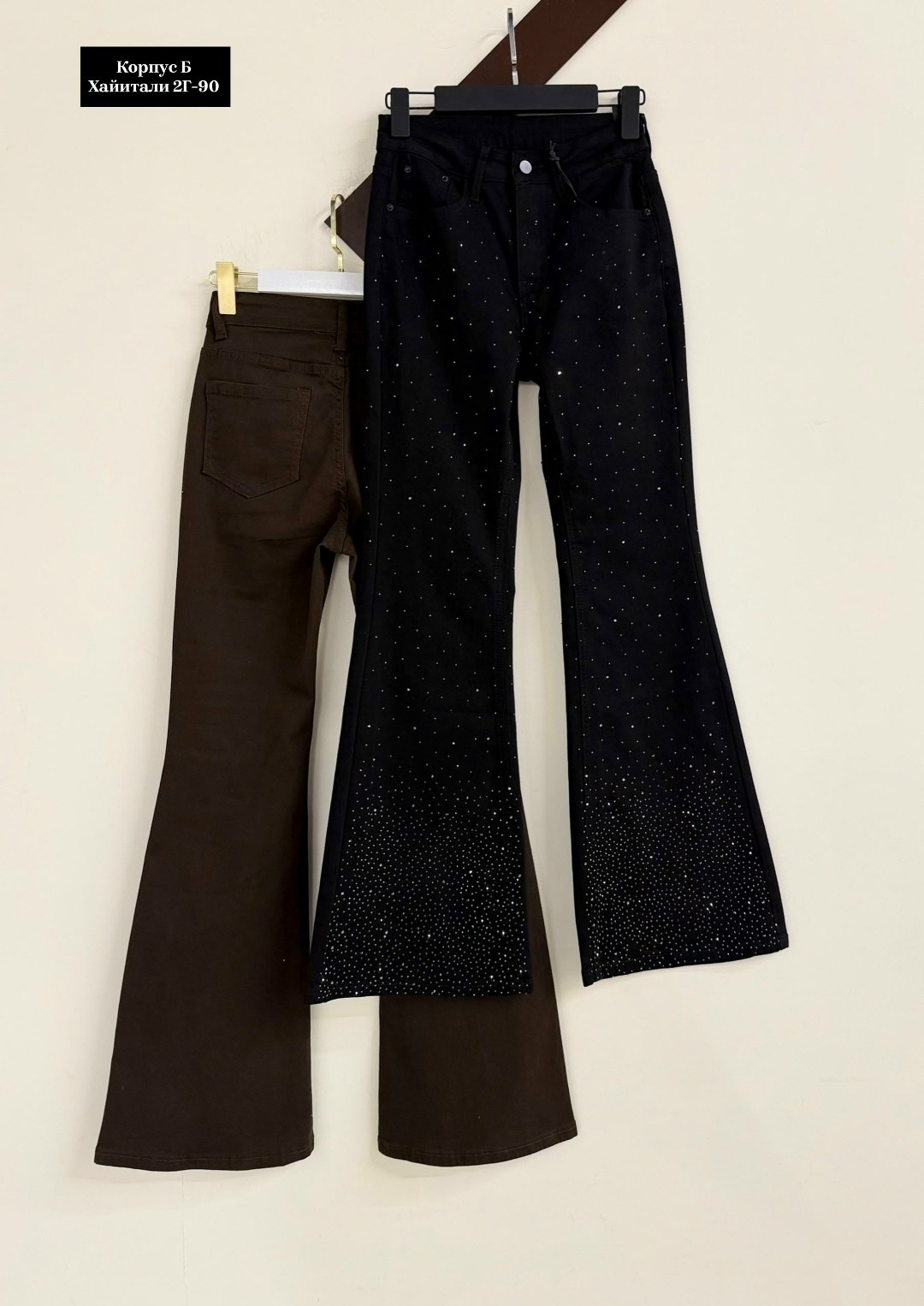 женские джинсы со стразами,джинсы в стразах,женские джинсы,джинсы женские zolla 22333710v06199d0 черные,джинсы для девочек клеш