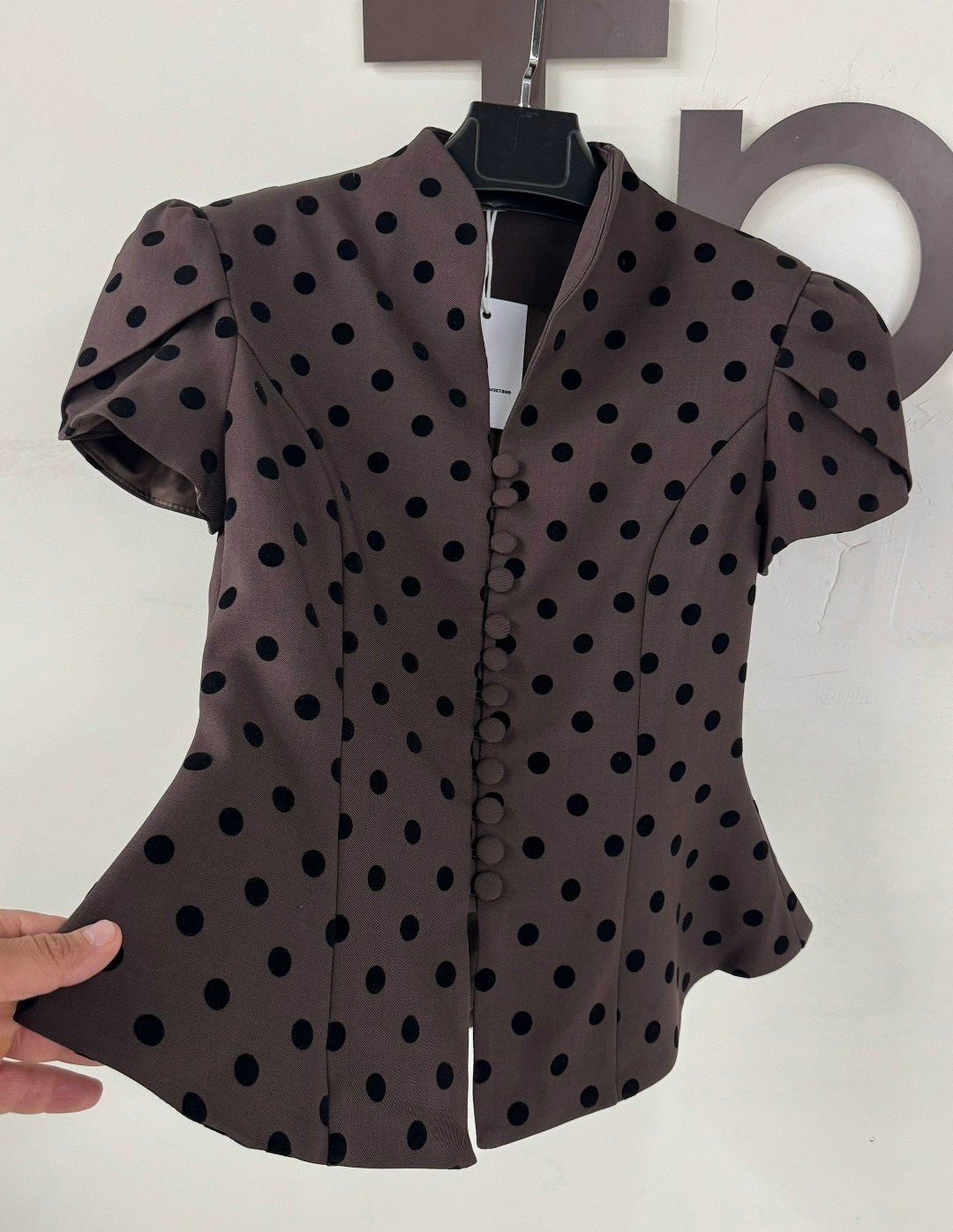 блузка с оборками,блузка стильная,женская блузка,приталенный жакет,жакет с баской