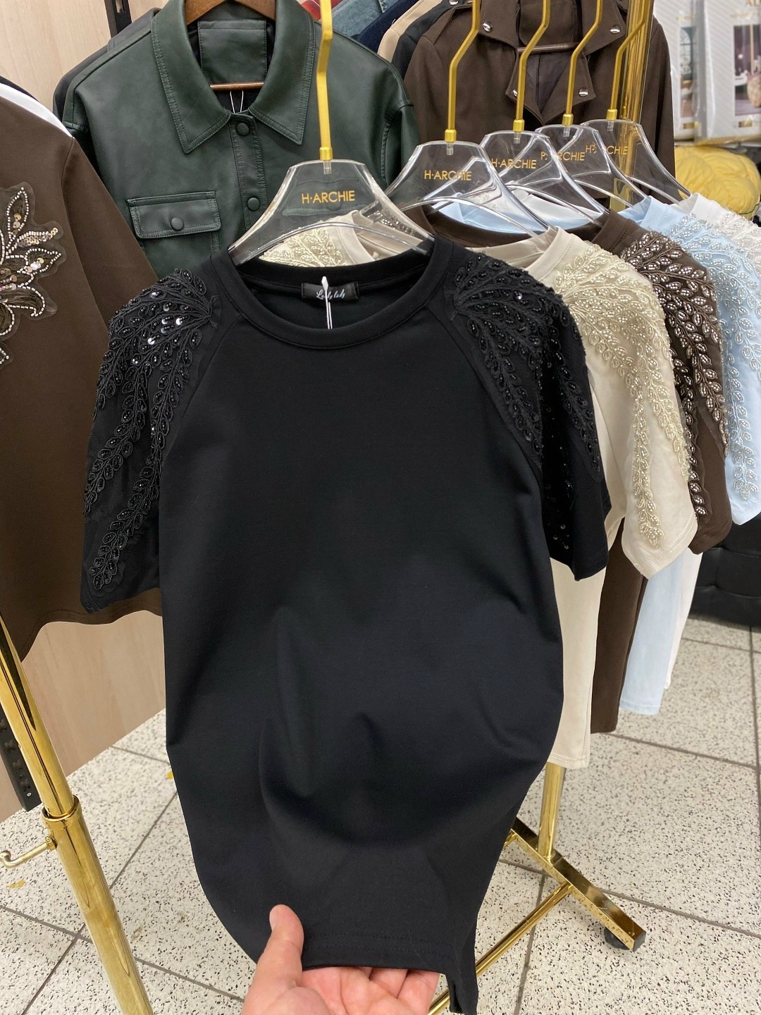 футболка со стразами,футболки с погонами,женская футболка со стразами,женская футболка,футболки модные