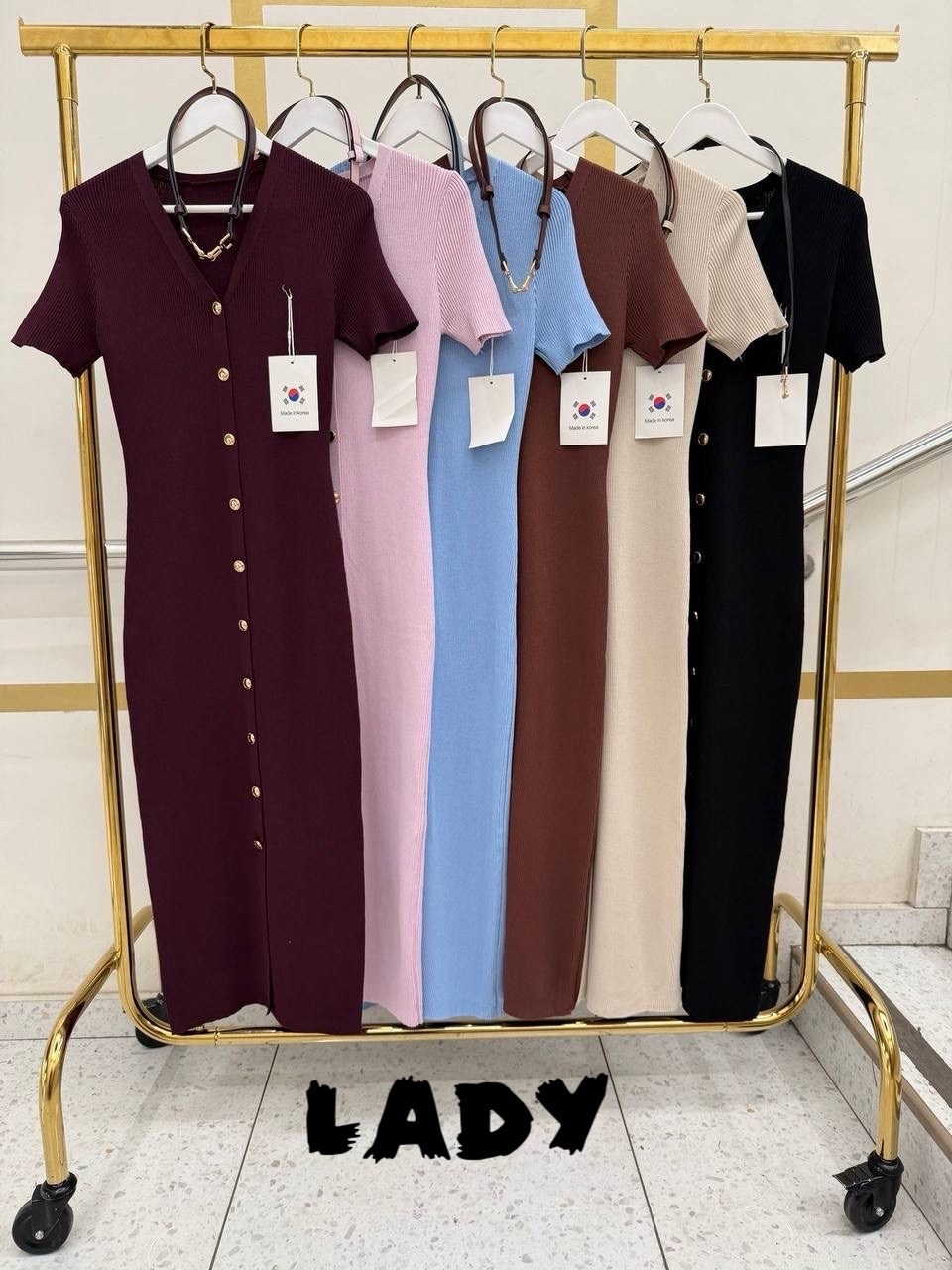 трикотажное платье,трикотажное миди платье,трикотажное платье миди с пуговицами спереди и ремнем в тон,элегантное платье,платье с пуговицами