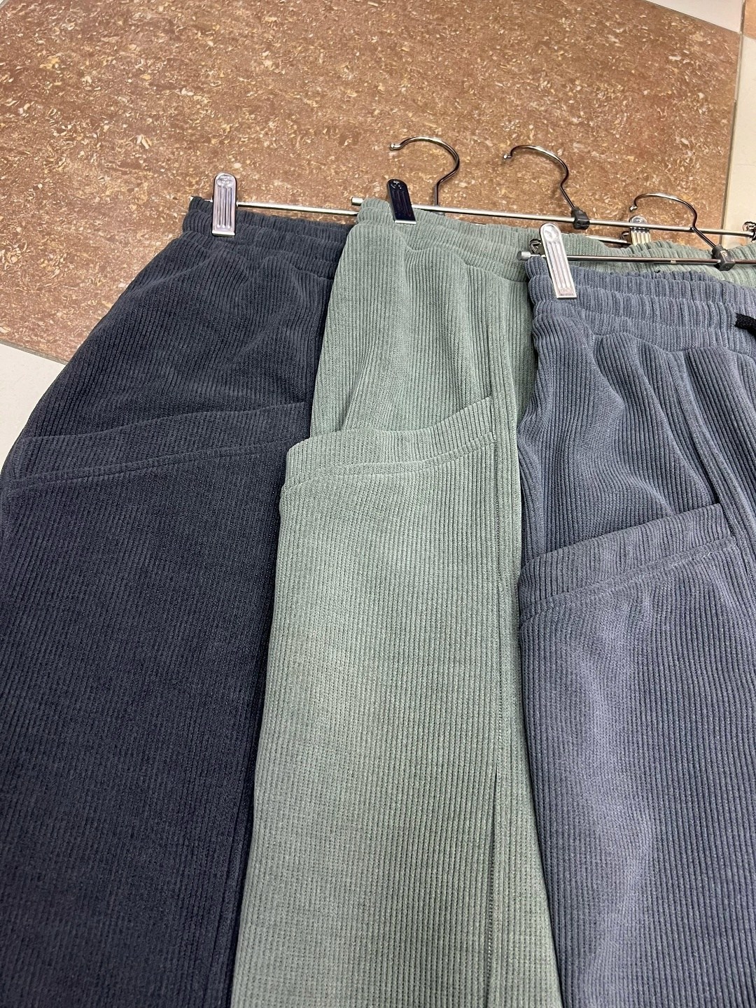 джоггеры вельветовые спортивные брюки,брюки джоггеры вельветовые,брюки джоггеры,штаны вельветовые,вельветовые брюки для девочки