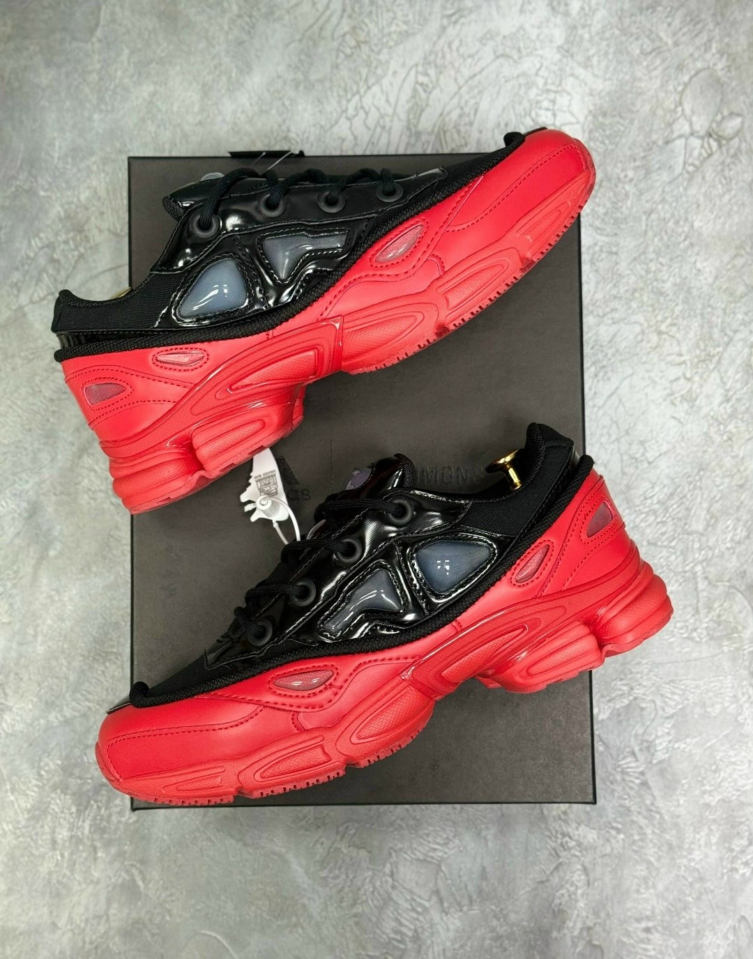 adidas ozweego 3 raf simons black scarlet,adidas by raf simons ozweego 3 красные с черным,raf simons adidas ozweego 3,raf simons x adidas ozweego iii black red,adidas raf simons ozweego 3 black red
