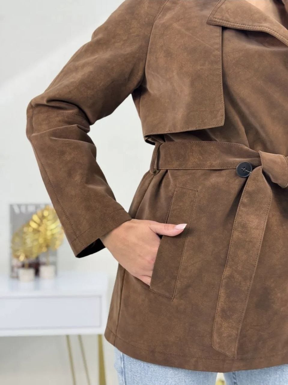 классическая коричневая замшевая женская куртка с поясом,замшевая куртка,замшевая куртка с поясом,шикарная двубортная замшевая куртка с поясом для женщин,куртка замшевая женская