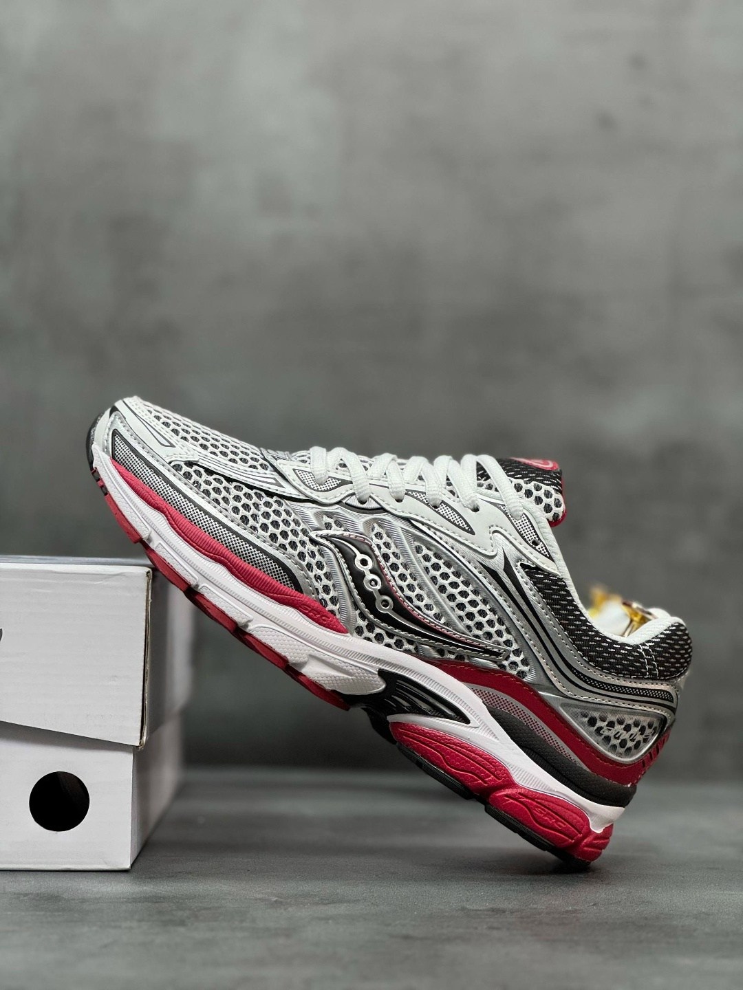 кроссовки saucony progrid omni 9,saucony progrid omni 9,кроссовки saucony,кроссовки,saucony progrid triumph 4