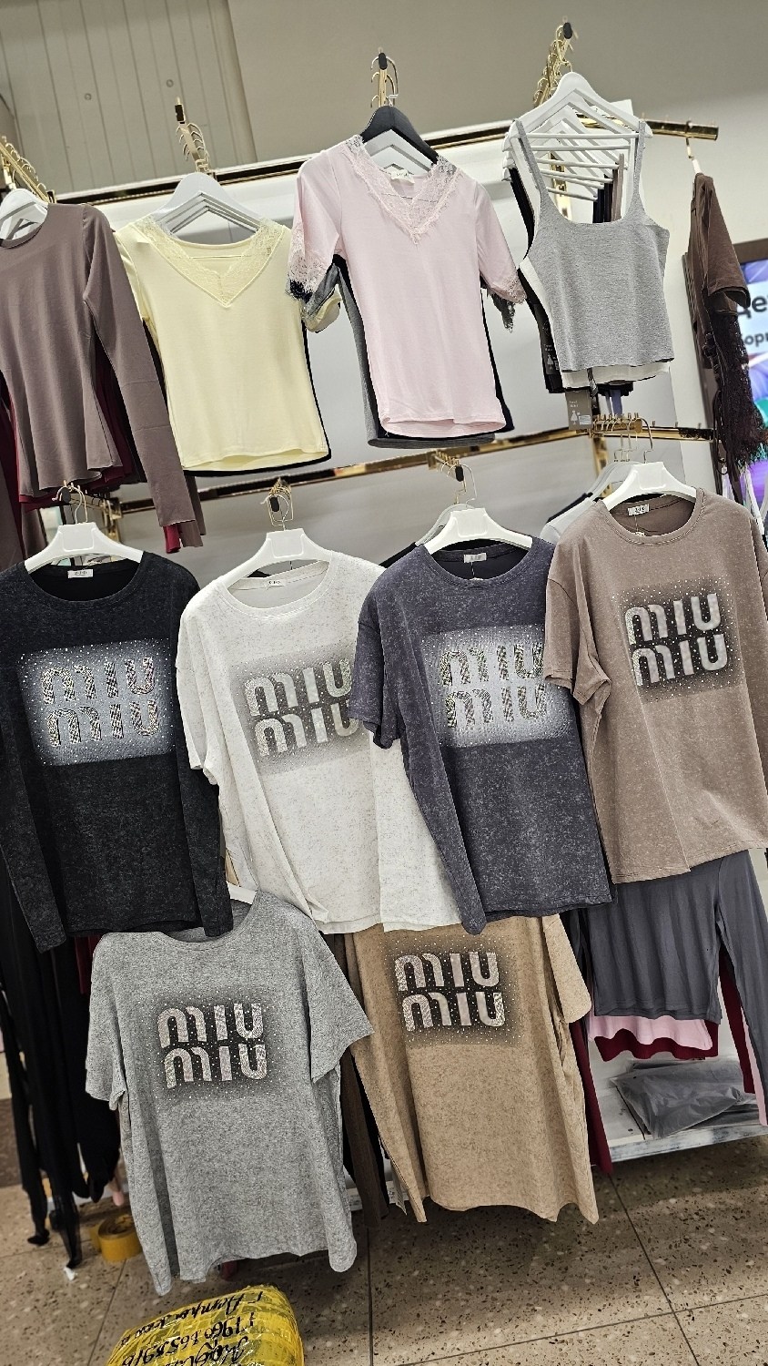 хлопковая футболка оверсайз с эффектом варенки miu,женская футболка,одежда футболка,футболка хлопок,летние футболки