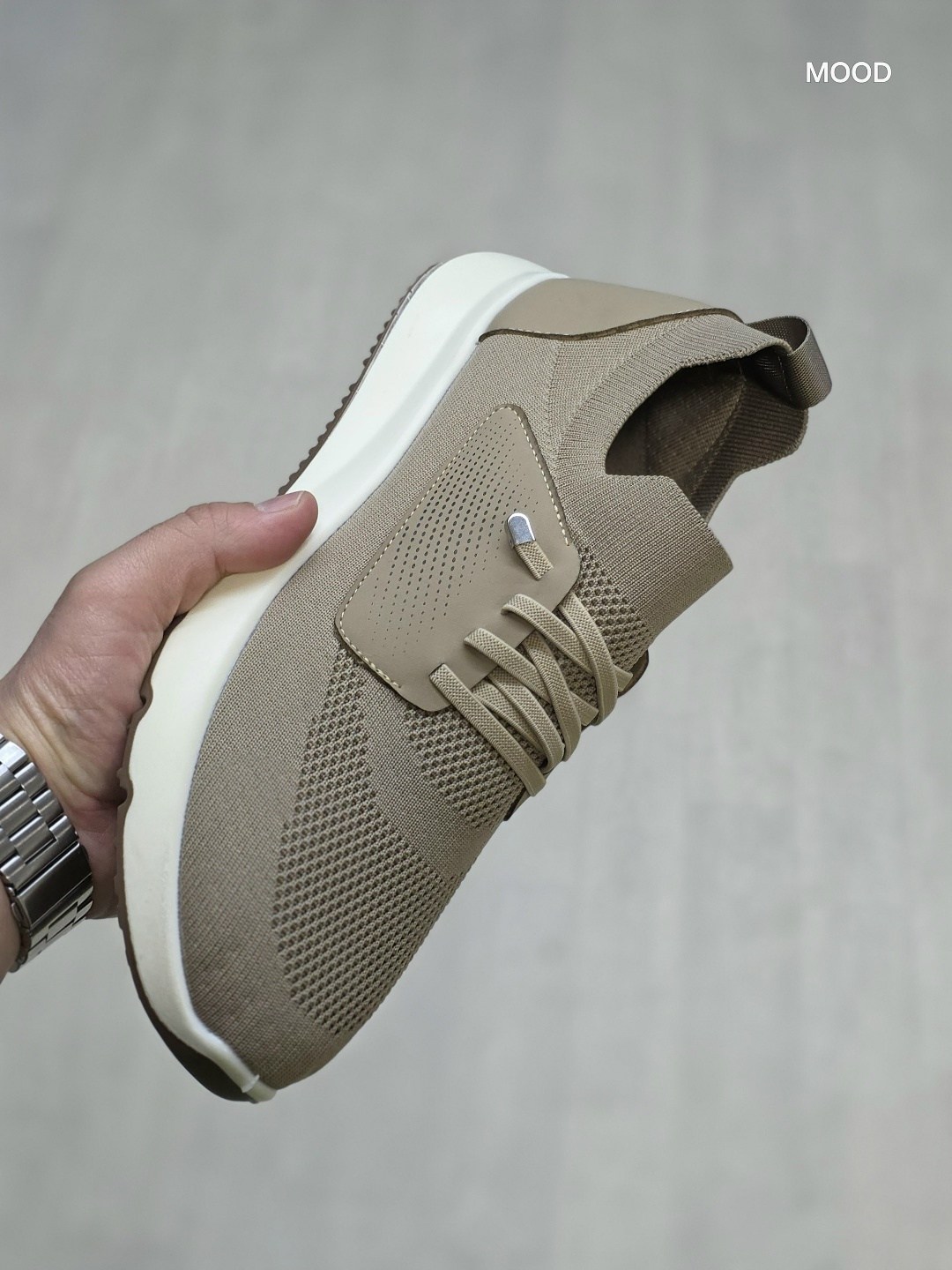 ,бежевые кроссовки,спортивная ,женские кроссовки,мужские кроссовки