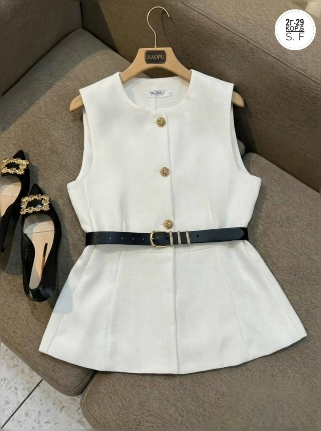 женские жилеты,женская жилетка,жилет из костюмной ткани,стильный жилет,приталенный жилет