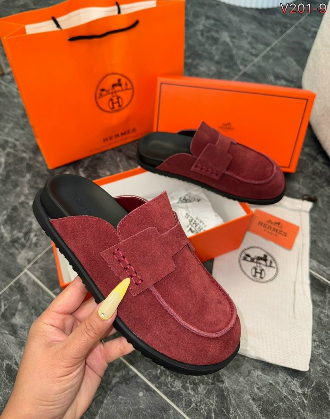 ,hermes сабо женские,замшевые шлепанцы hermes,мюли hermes,замшевые сабо hermes