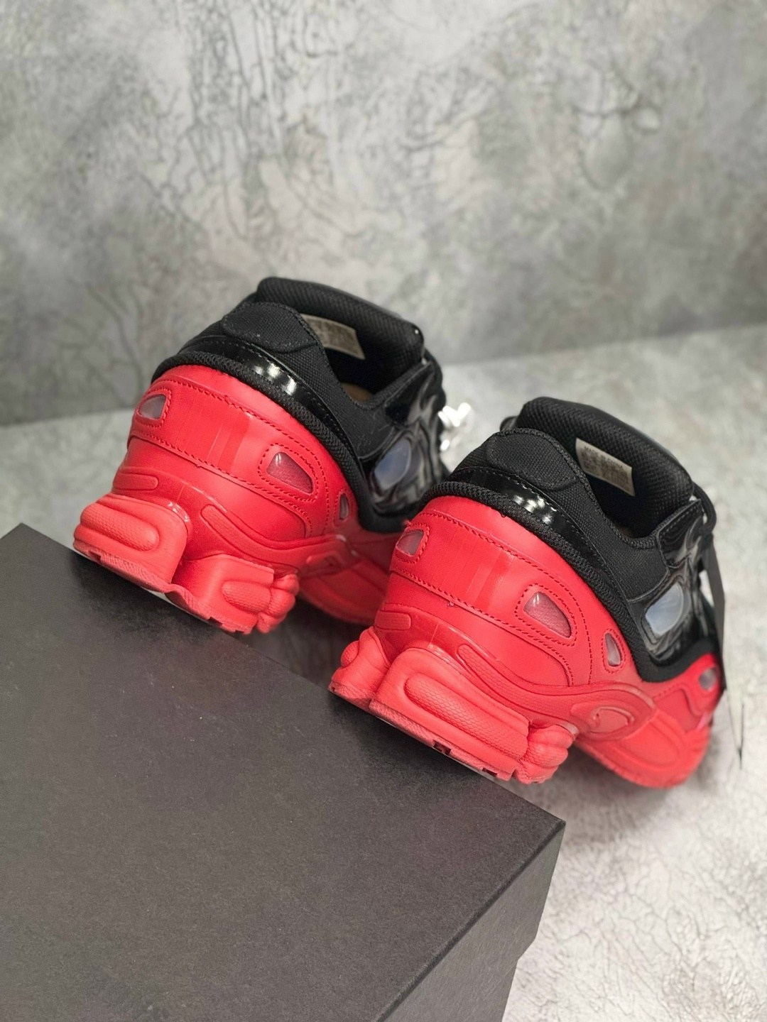 adidas ozweego 3 raf simons black scarlet,adidas by raf simons ozweego 3 красные с черным,raf simons adidas ozweego 3,raf simons x adidas ozweego iii black red,adidas raf simons ozweego 3 black red