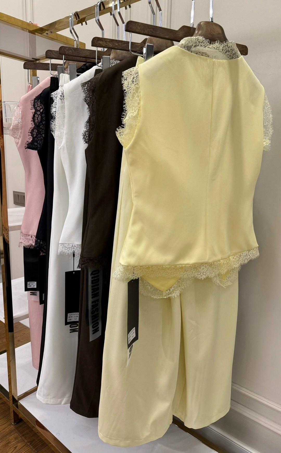 пижама тройка из натурального шёлка mia-amore fellini 3916 пудра,пижамный женский комплект с брюками mia-amore "windsor" 3886 пудра,пижама из натурального шелка с кружевом mia-amore windsor 3886 пудра