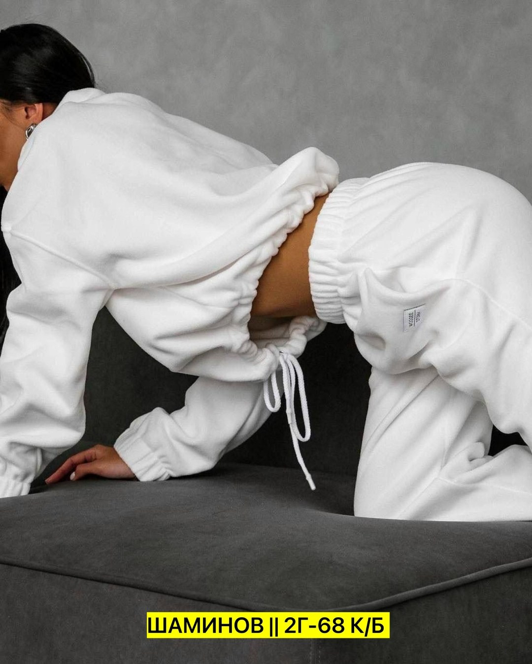 модная ,кожаная куртка,,модные позы,брендовая обувь