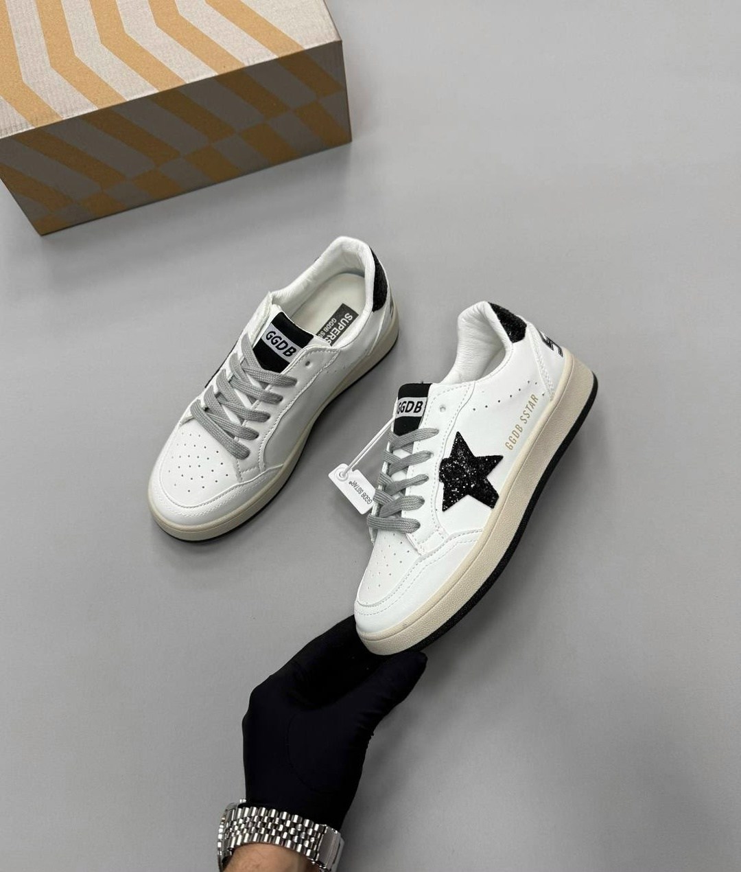 кеды golden goose,,кеды super-star с блестками golden goose черный,кроссовки golden goose,golden goose кеды hi star на платформе черный