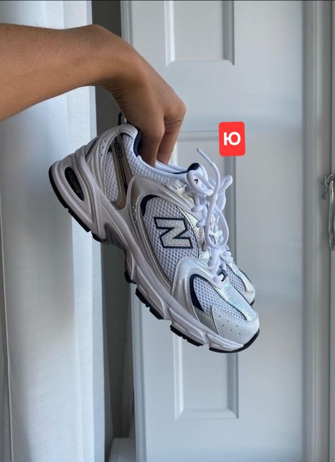 кроссовки белые летние new balance 530,кроссовки new balance 530 white silver,образы с кроссовками new balance 530,кроссовки женская new balance 530,new balance белые кроссовки 530 для женщин
