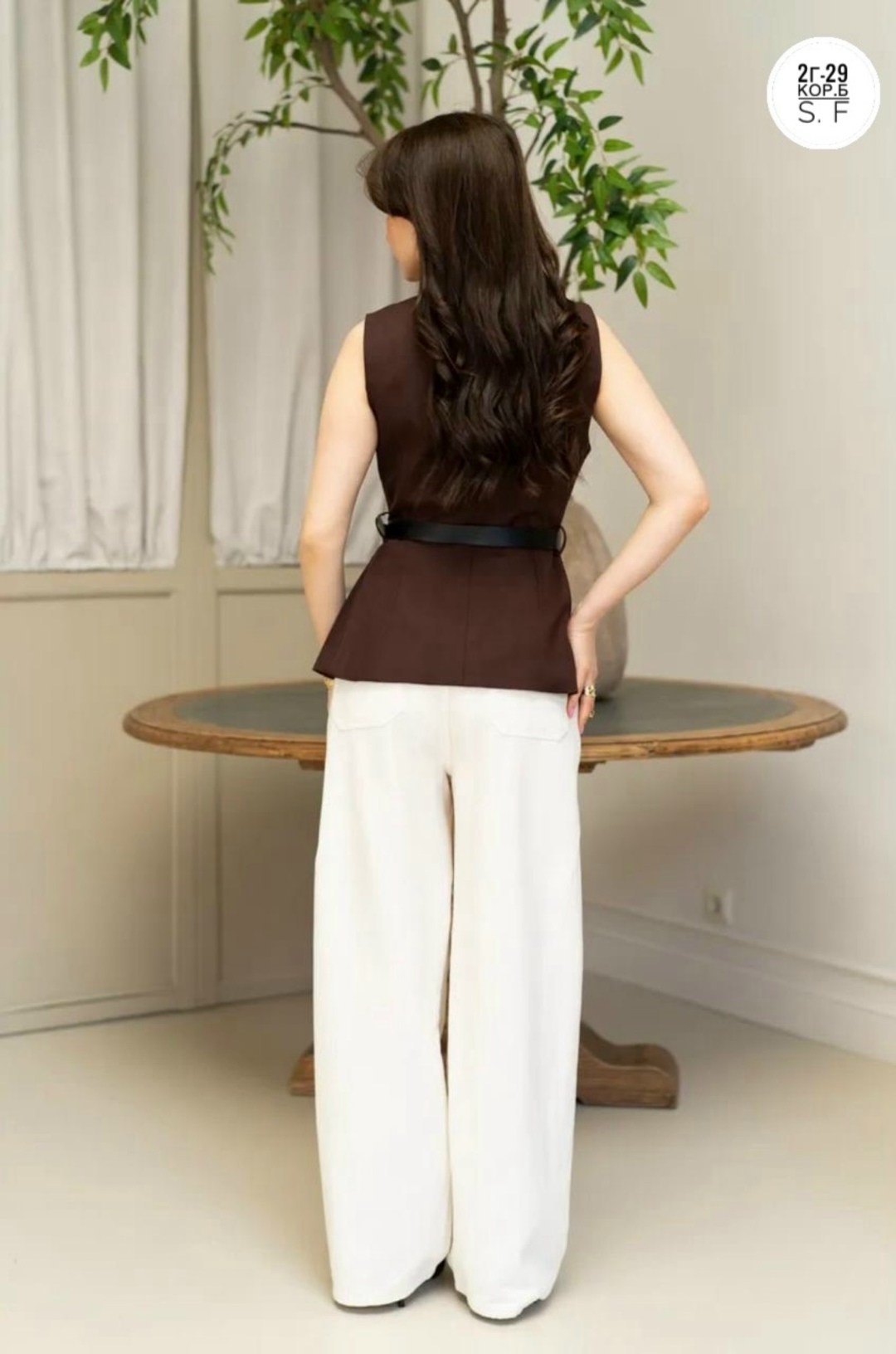 женские жилеты,женская жилетка,жилет из костюмной ткани,стильный жилет,приталенный жилет