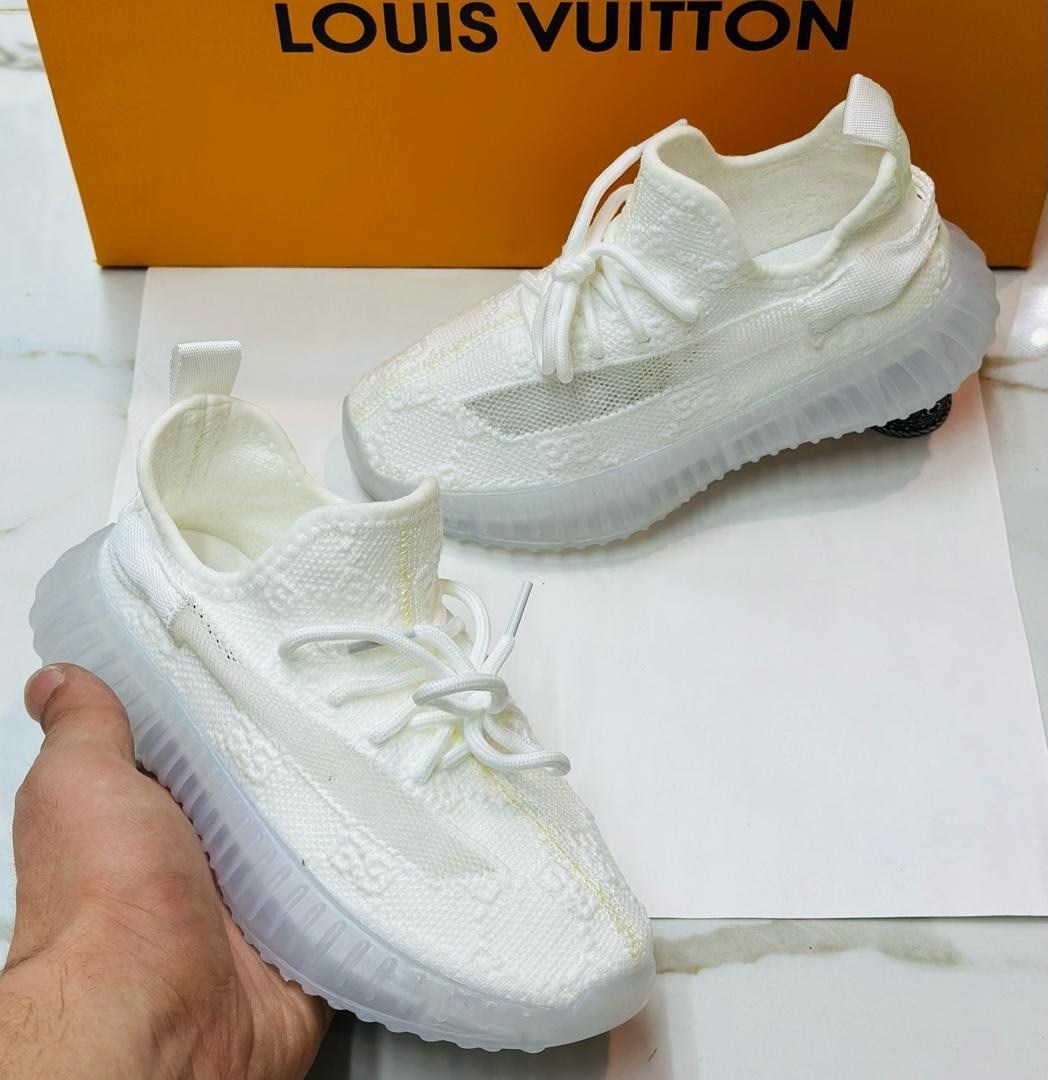кроссовки,кроссовки adidas yeezy 350 boost v2 triple white,кроссовки изики,кроссовки изики женские,кроссовки женскиe