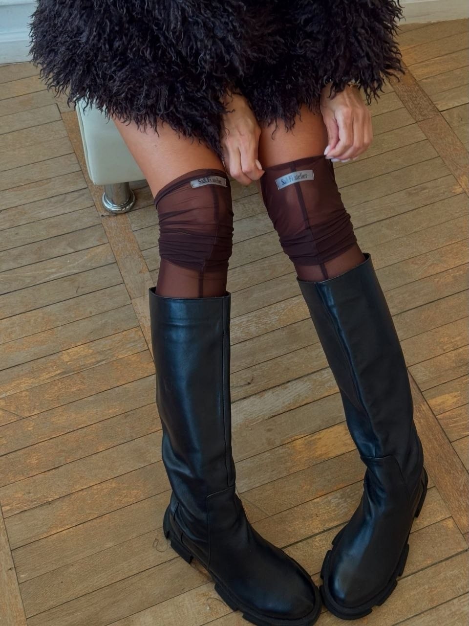 розовые чулки,женские чулки,девушки в розовых чулках,женские чулки прозрачные,женские нейлоновые чулки