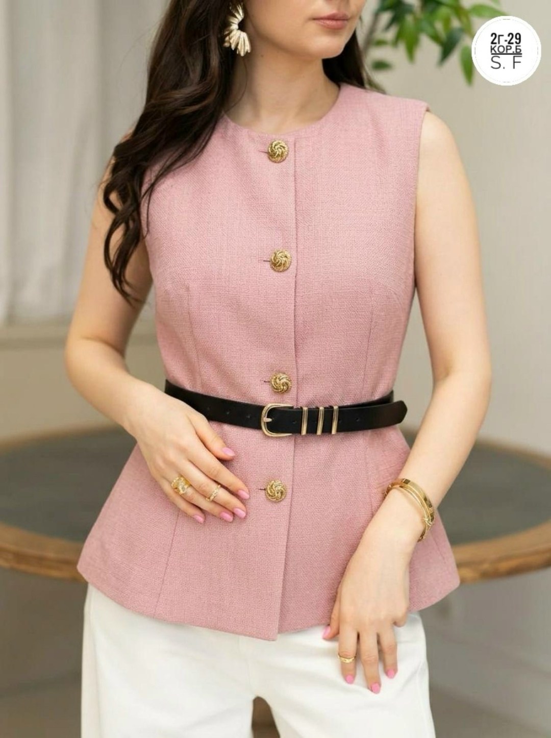 женские жилеты,женская жилетка,жилет из костюмной ткани,стильный жилет,приталенный жилет