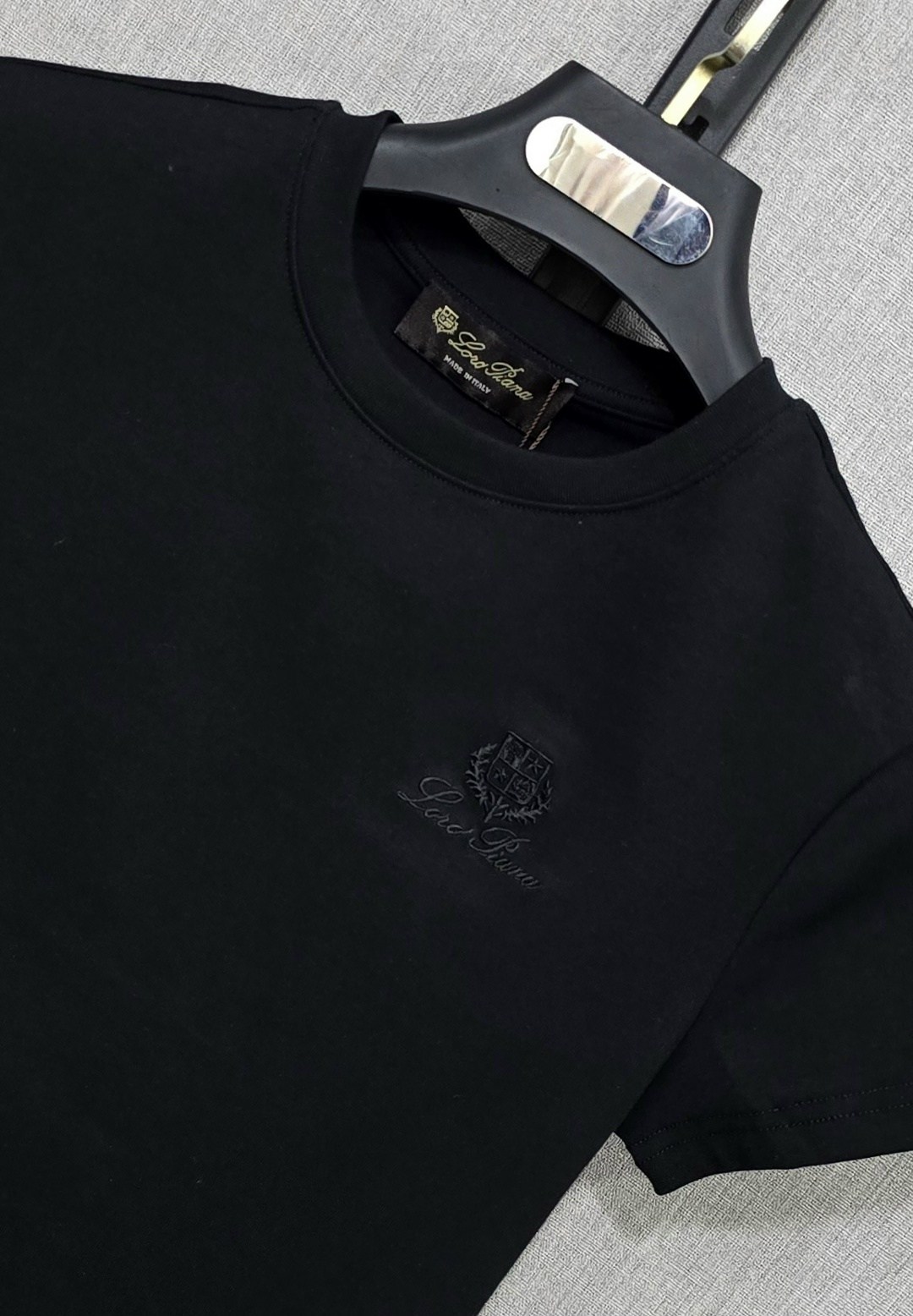 футболки женская,футболка,футболки модные,футболка дольче габбана черная,футболки мужские