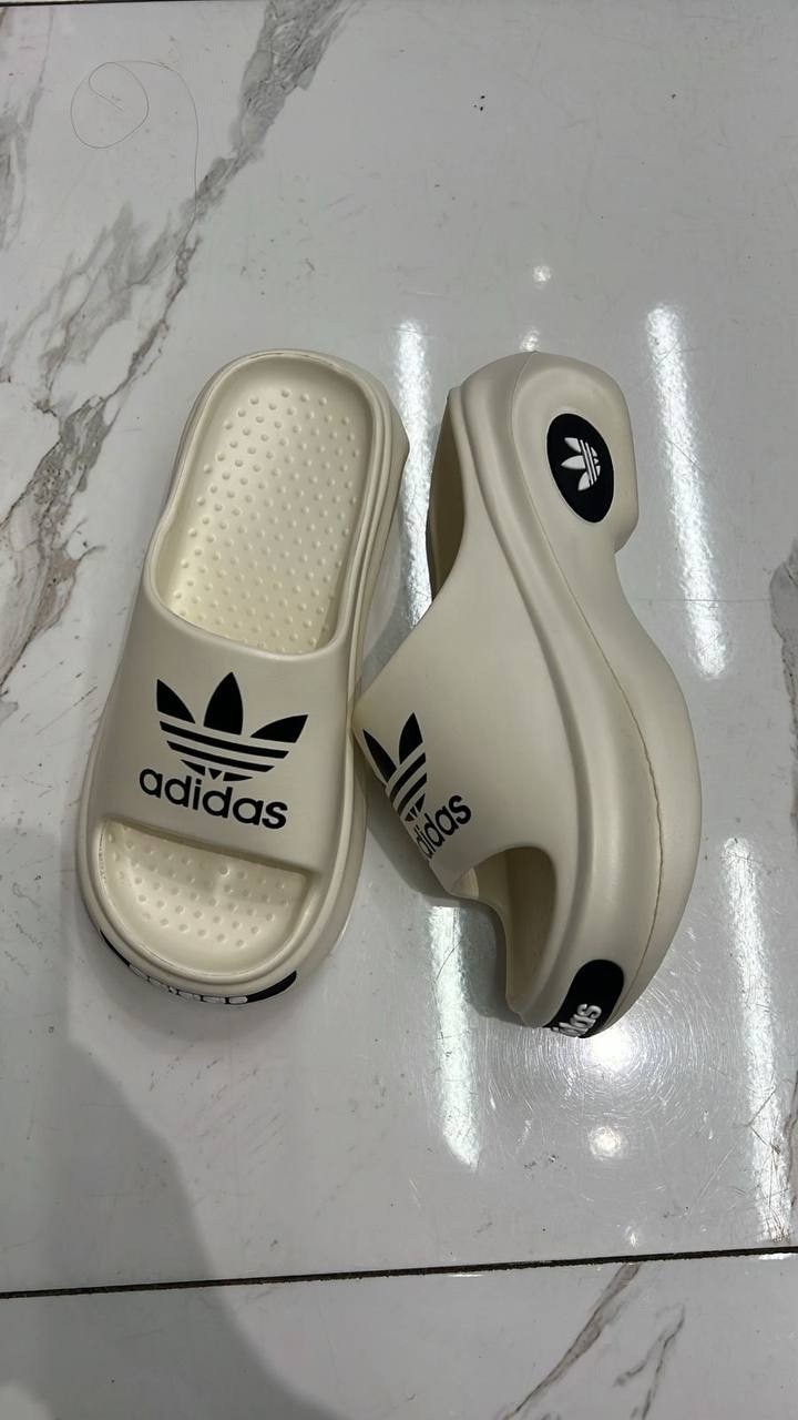 шлепанцы adidas,adidas тапочки,,adidas сланцы,шлепки женские