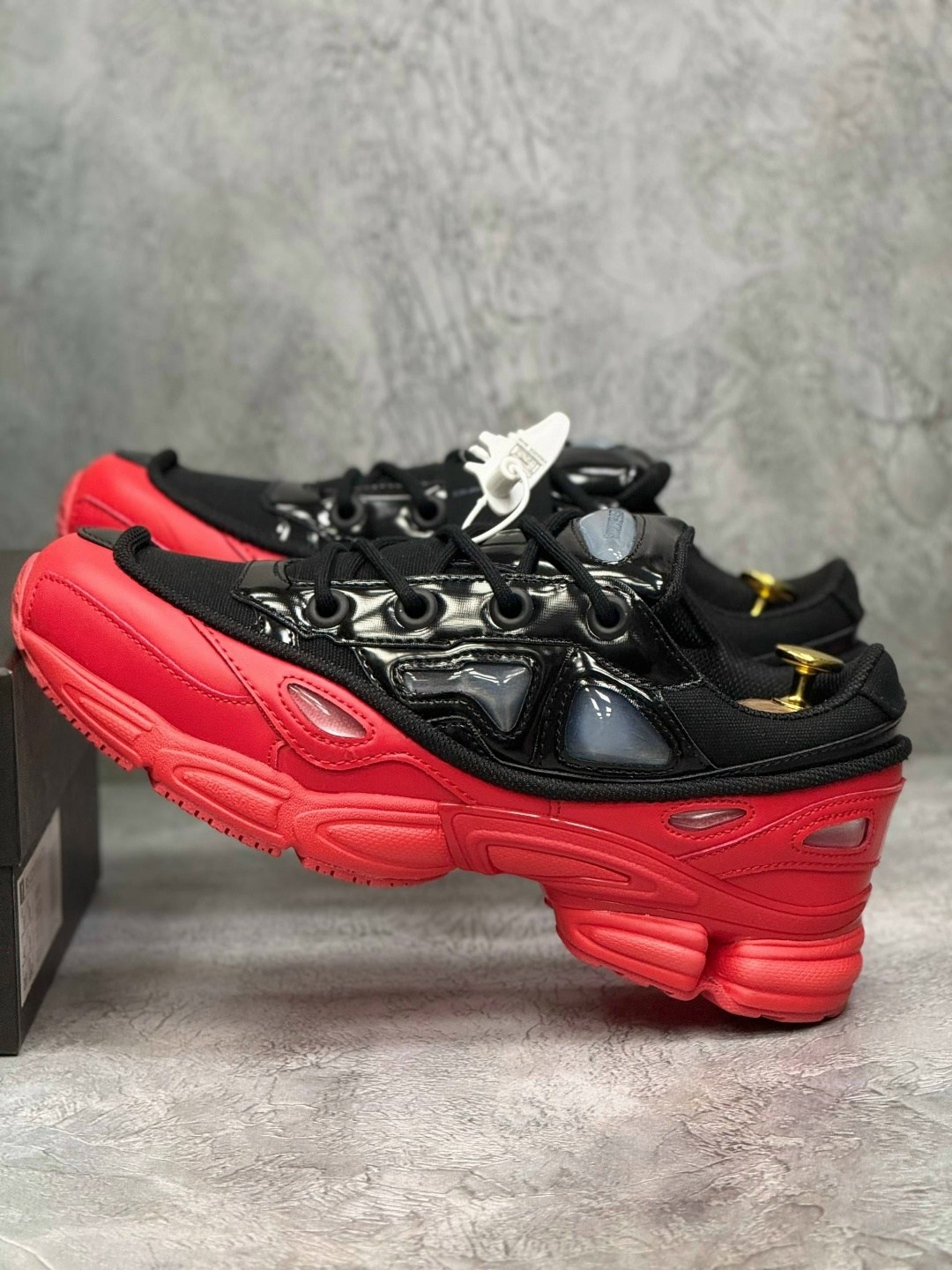adidas ozweego 3 raf simons black scarlet,adidas by raf simons ozweego 3 красные с черным,raf simons adidas ozweego 3,raf simons x adidas ozweego iii black red,adidas raf simons ozweego 3 black red