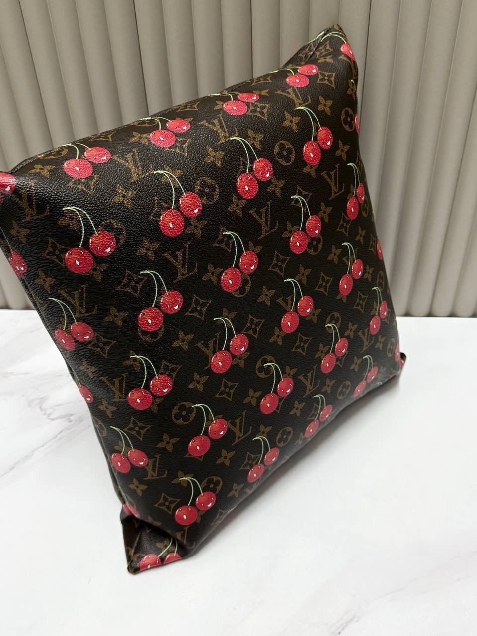 подушка декоративная,louis vuitton monogram,подушка вишенка,подушка подарок,подушек