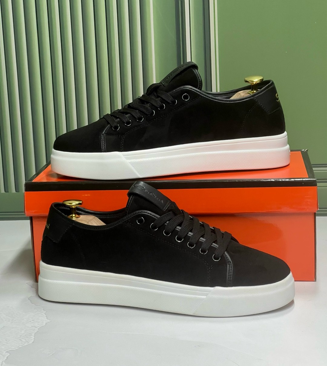 кеды замшевые,мужские кеды замшевые,мужские кеды,замшевые кроссовки,мужские кроссовки черные из замши и белой подошвой