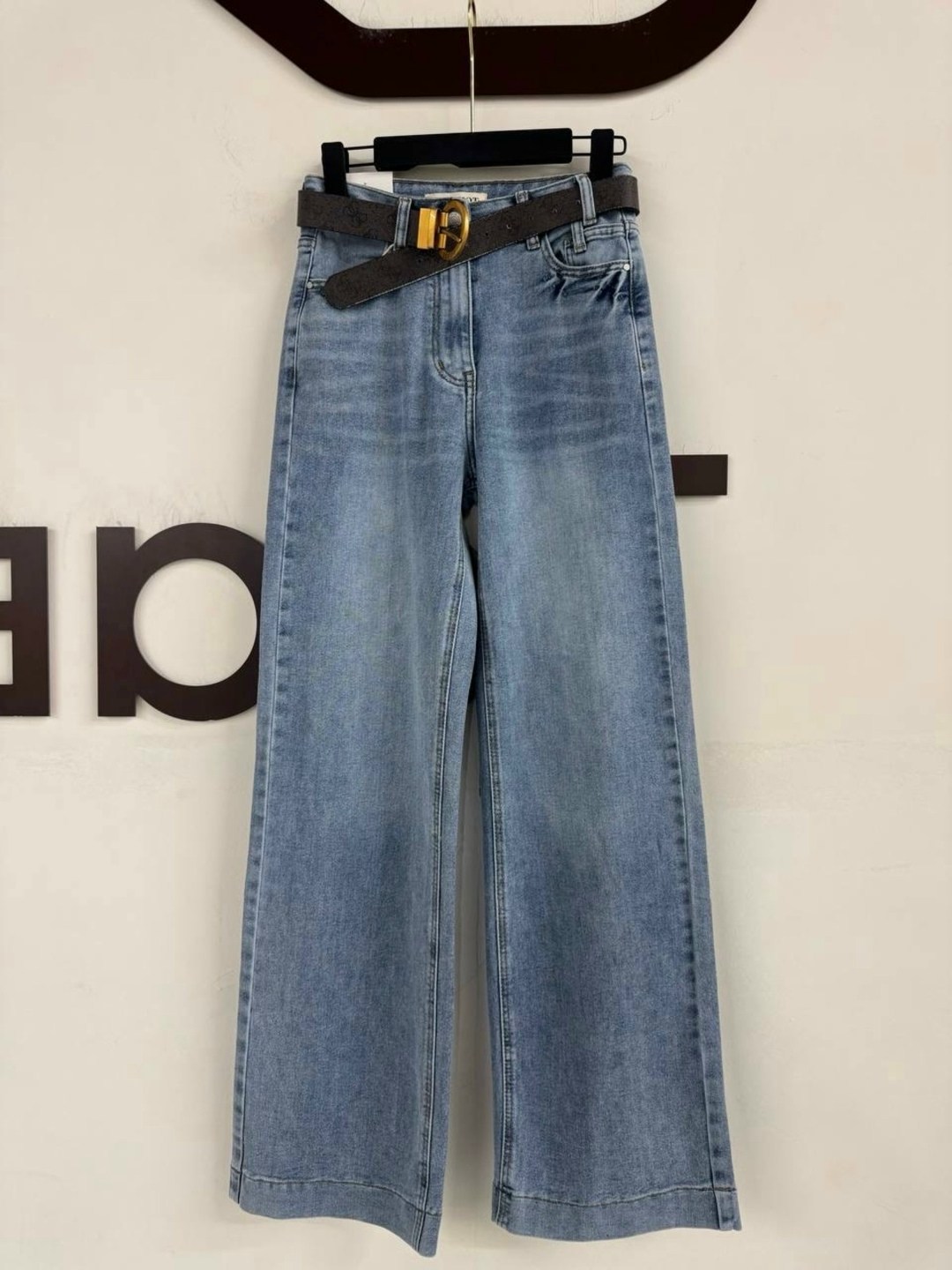 женские джинсы,джинсы стильные,модные джинсы,джинсы широкие,одежда джинсы