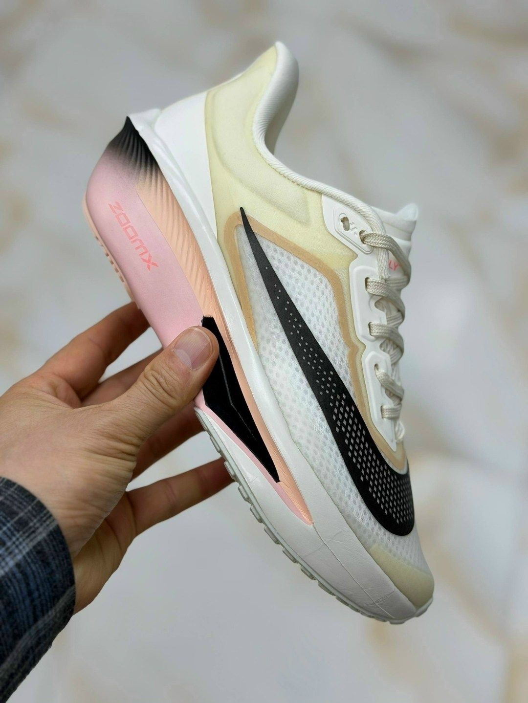 кроссовки,кроссовки nike,кроссовки nike zoom fly,кроссовки для фитнеса,спортивные кроссовки