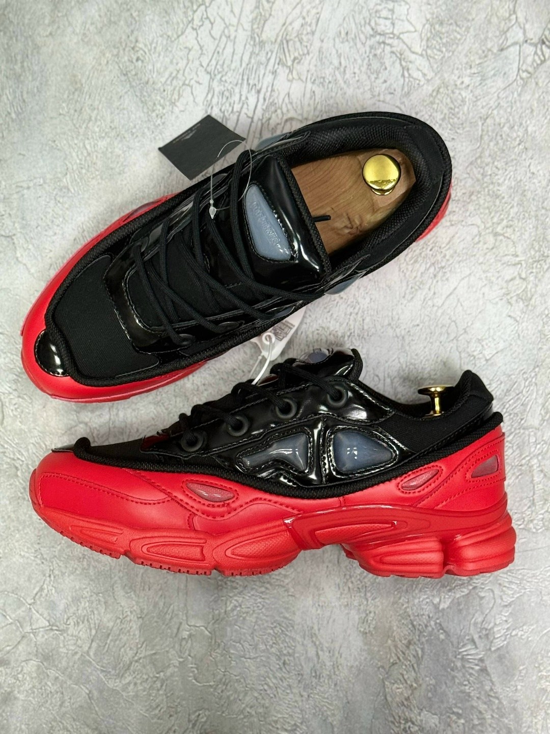adidas ozweego 3 raf simons black scarlet,adidas by raf simons ozweego 3 красные с черным,raf simons adidas ozweego 3,raf simons x adidas ozweego iii black red,adidas raf simons ozweego 3 black red