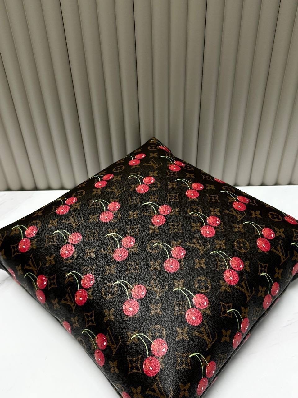 подушка декоративная,louis vuitton monogram,подушка вишенка,подушка подарок,подушек