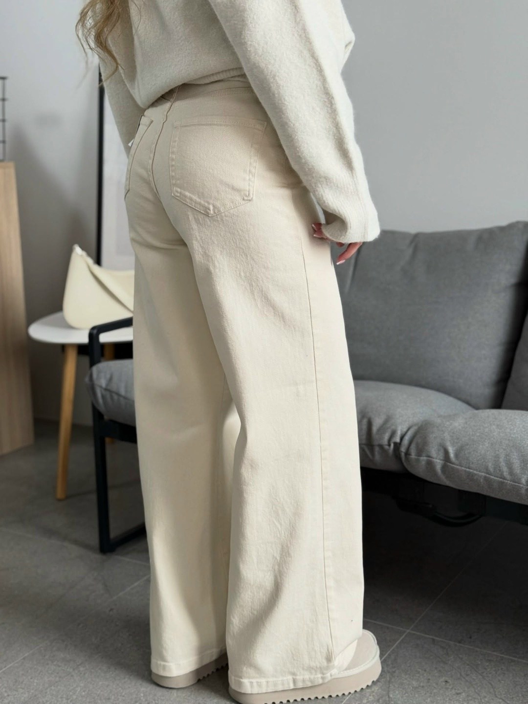 бежевые джинсы,джинсы женские бежевые,джинсы брюки,женские джинсы,бежевый джемпер