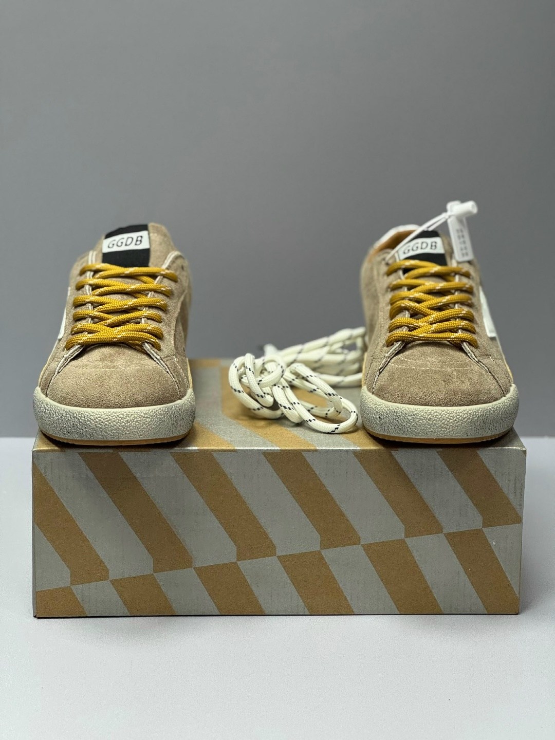 golden goose кроссовки,кеды golden goose,,кеды женские golden goose ball star бежевые 41 eu,кеды super-star classic golden goose коричневый