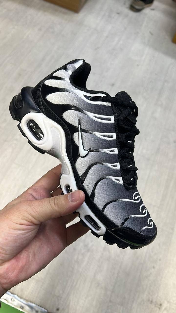nike air max plus black metallic silver,кроссовки nike air max tn plus,nike air max tn plus,nike air max plus,кроссовки nike air max tn plus ultra белые с серым