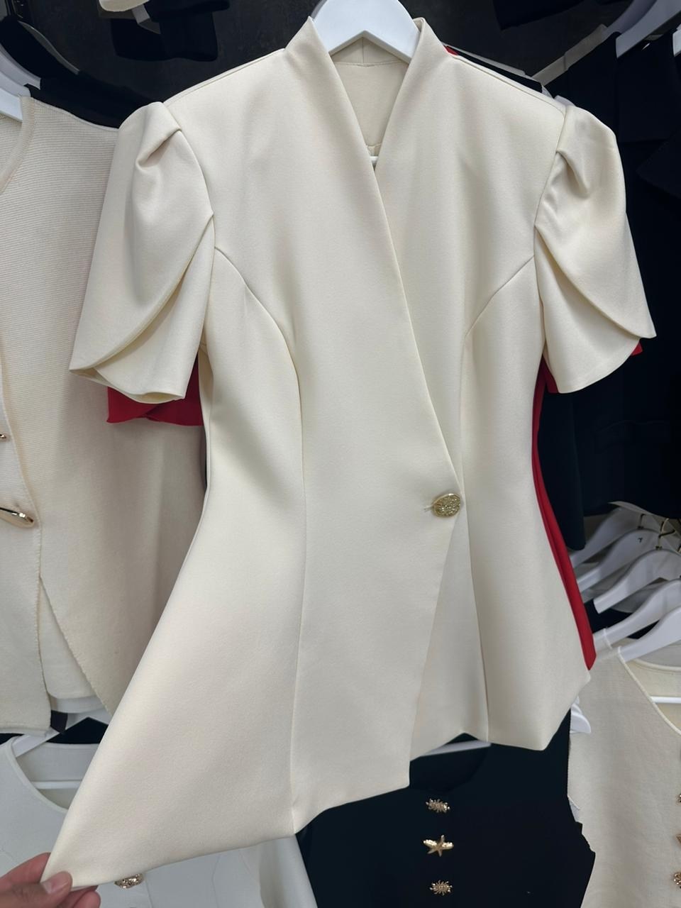 женский пиджак,пиджак с короткими рукавами,пиджак,пиджак приталенный,женские жилеты