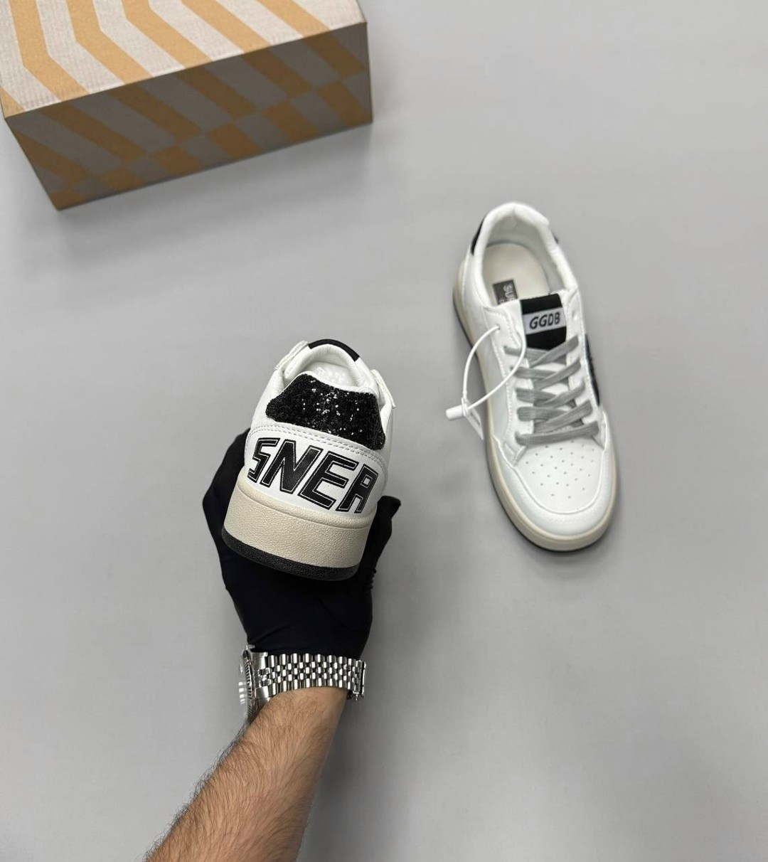 кеды golden goose,,кеды super-star с блестками golden goose черный,кроссовки golden goose,golden goose кеды hi star на платформе черный