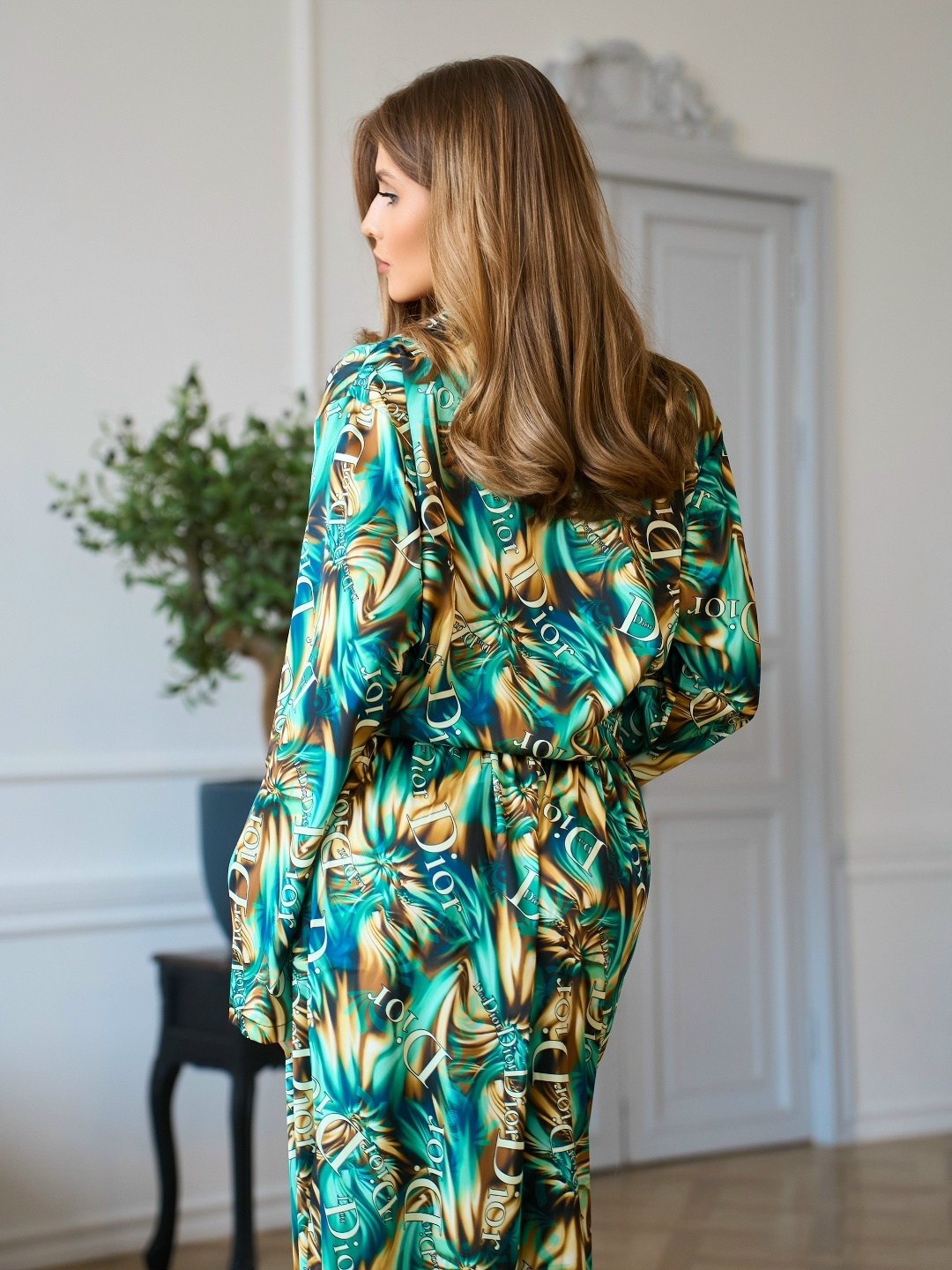 шелковый костюм в пижамном стиле,костюм в пижамном стиле зеленый,костюм с брюками,костюм в пижамном стиле,костюм брючный пижамный dana ricca