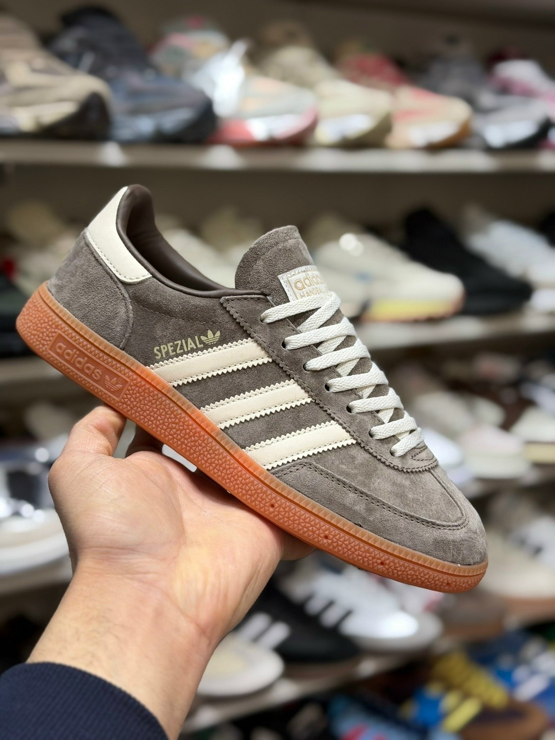 кроссовки adidas spezial,adidas handball spezial,adidas originals handball spezial,кроссовки adidas handball spezial,adidas кроссовки handball spezial w earth strata off white