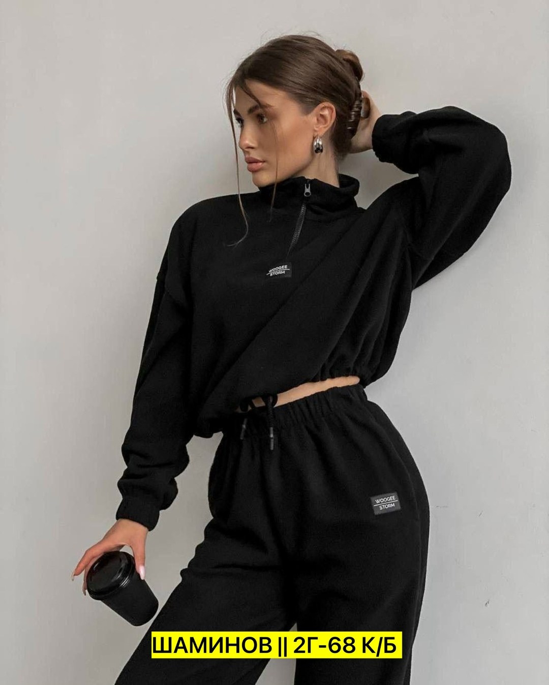 модная ,кожаная куртка,,модные позы,брендовая обувь