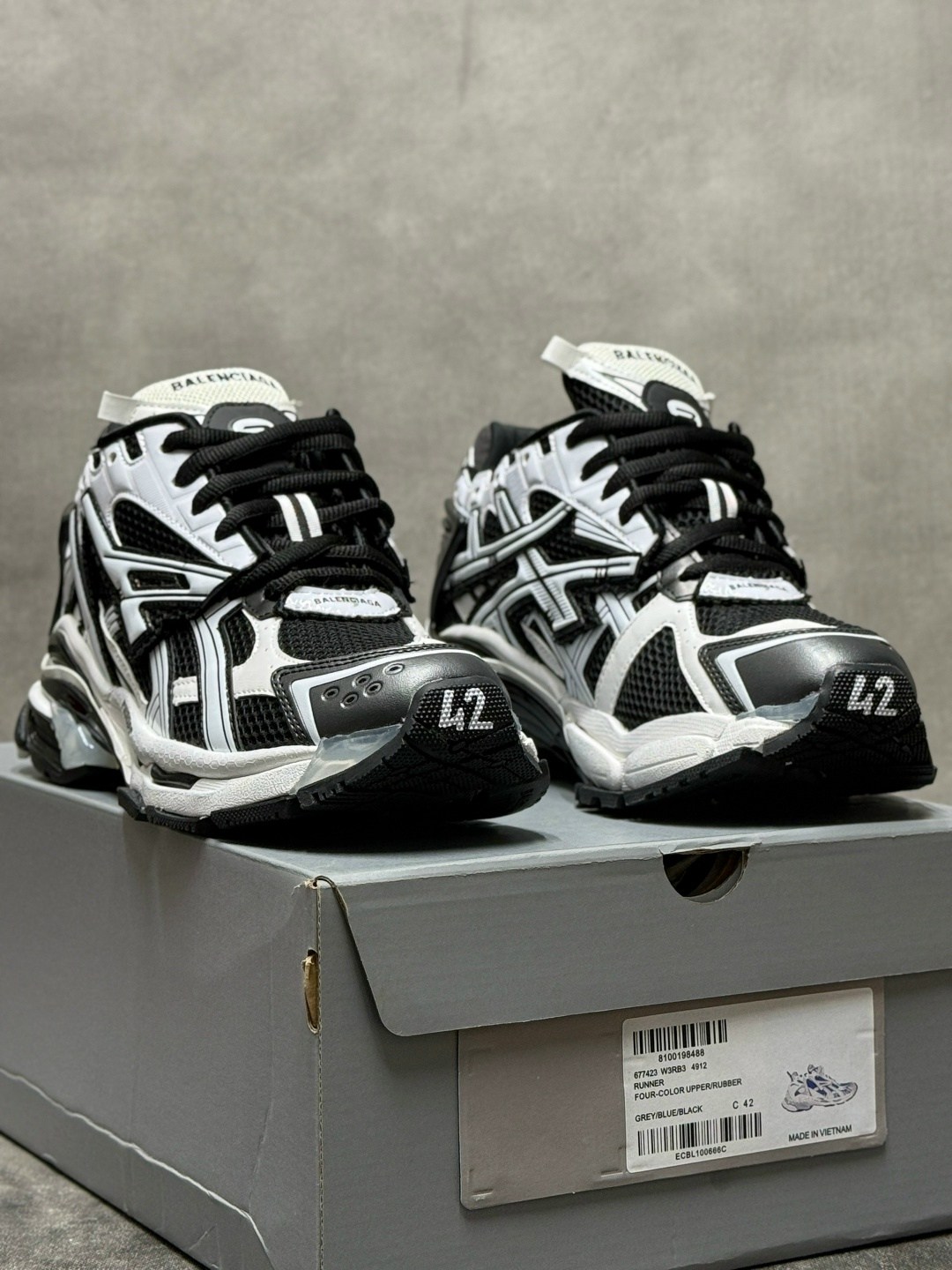 кампейн баленсиага,джастин бибер баленсиага,баленсиага кристобаль,кампейн баленсиага 2026,кроссовки balenciaga