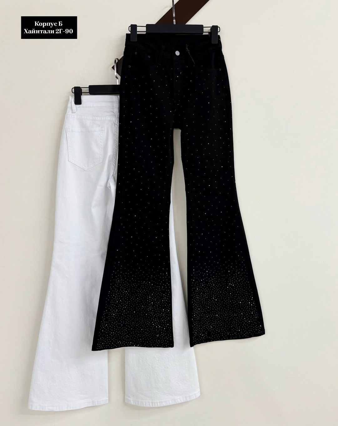 женские джинсы со стразами,джинсы в стразах,женские джинсы,джинсы женские zolla 22333710v06199d0 черные,джинсы для девочек клеш