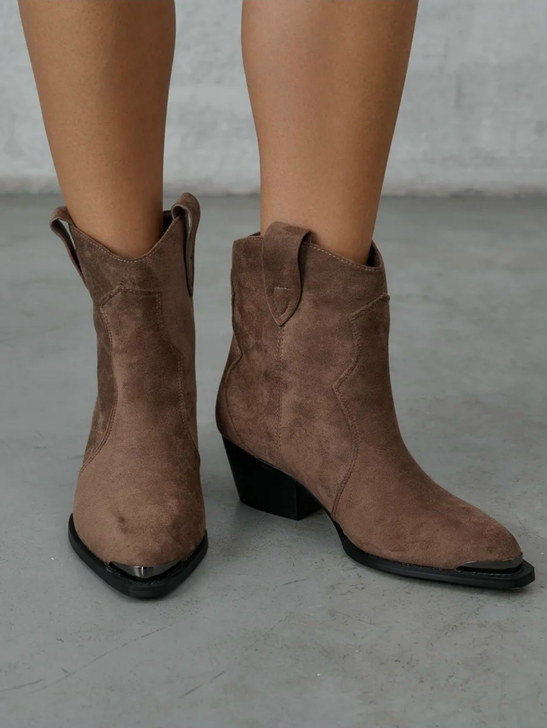 ботинки казаки замшевые демисезонные на каблуке бежевые,осенние ботинки казаки замшевые сапоги и каблуке,сапоги казаки женские замшевые,,ботинки казаки натуральная замша высокие