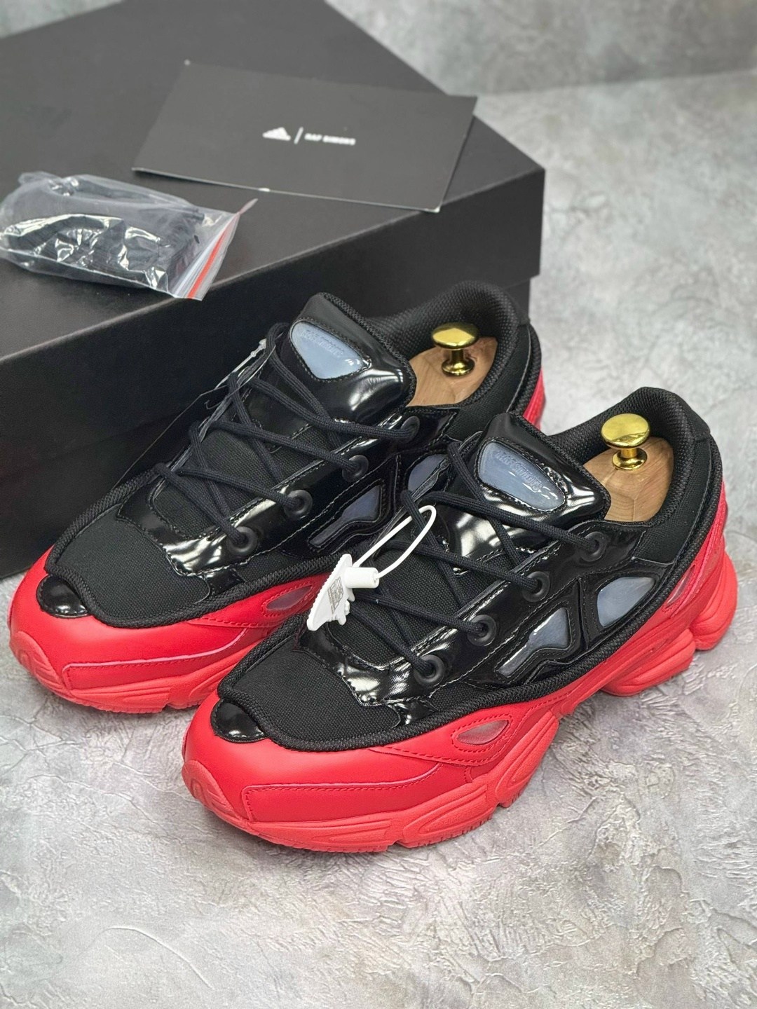 adidas ozweego 3 raf simons black scarlet,adidas by raf simons ozweego 3 красные с черным,raf simons adidas ozweego 3,raf simons x adidas ozweego iii black red,adidas raf simons ozweego 3 black red