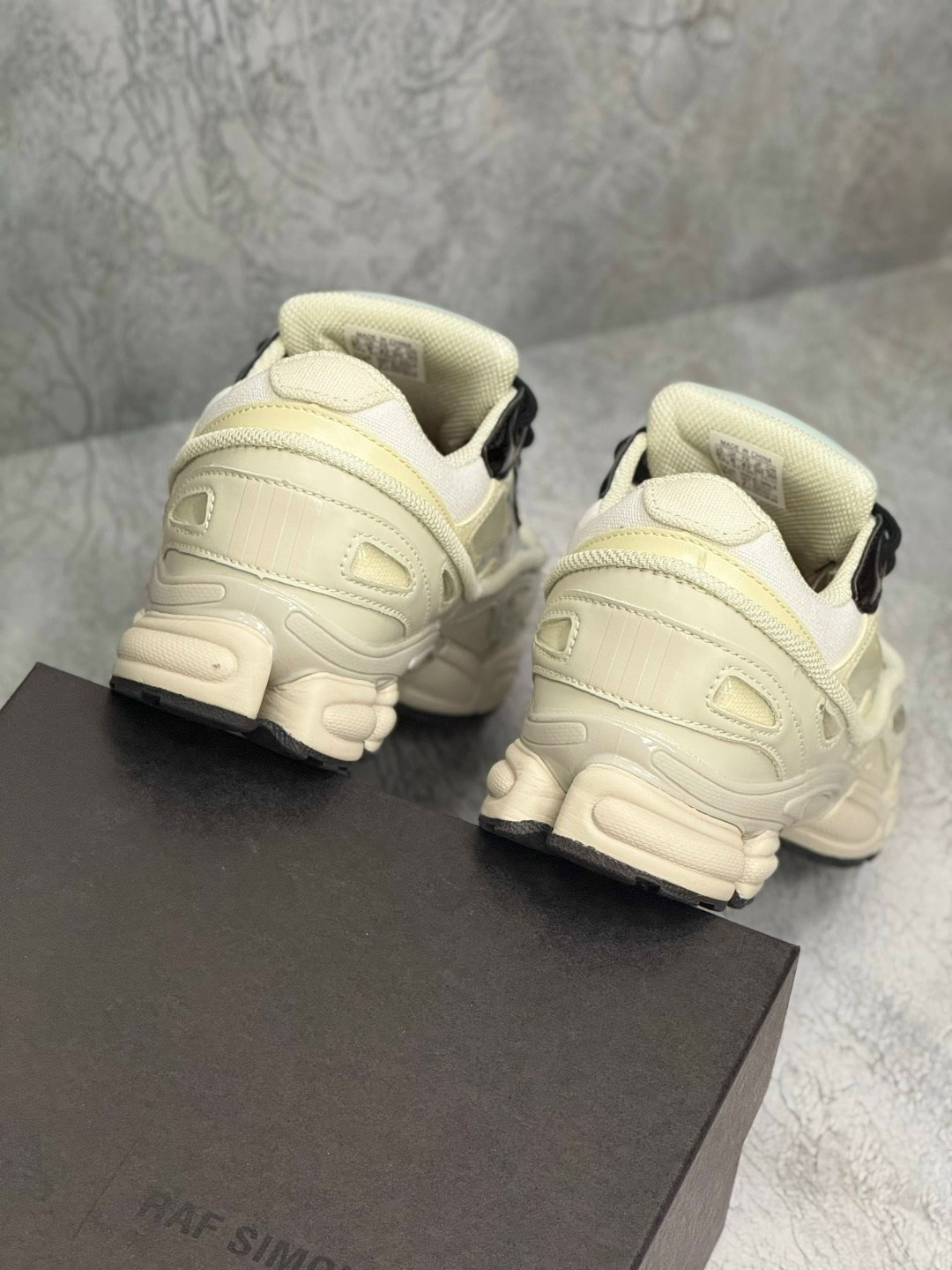 adidas raf simons ozweego 3 cream white,кроссовки adidas raf simons ozweego cream white,adidas raf simons ozweego 3,adidas raf simons ozweego cream white,женские кроссовки adidas x raf simons ozweego