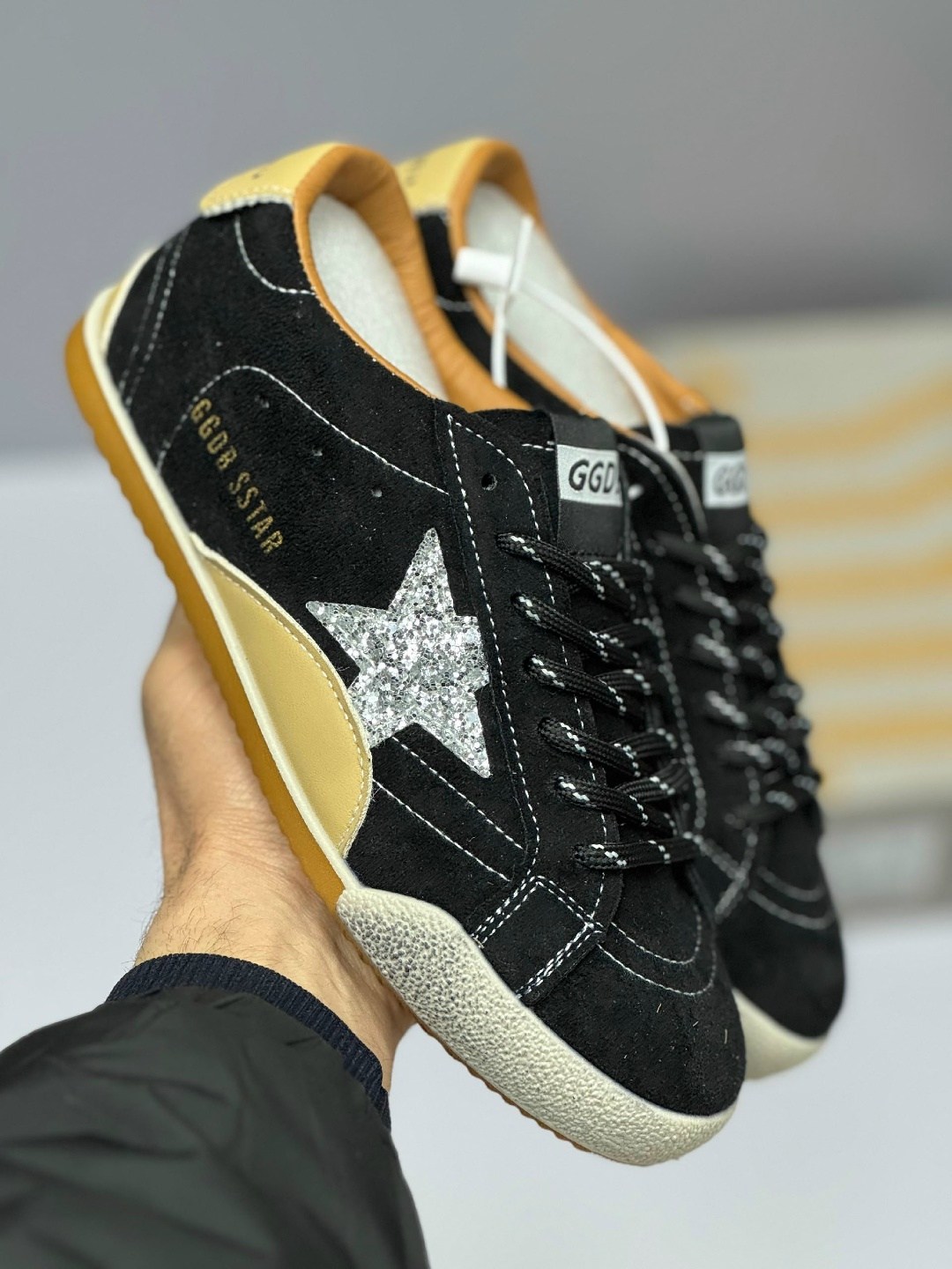 замшевые кроссовки ball star golden goose черный,кеды super-star с блестками golden goose черный,кеды hi star с блестками golden goose черный,кроссовки golden goose super-star черный,кроссовки golden