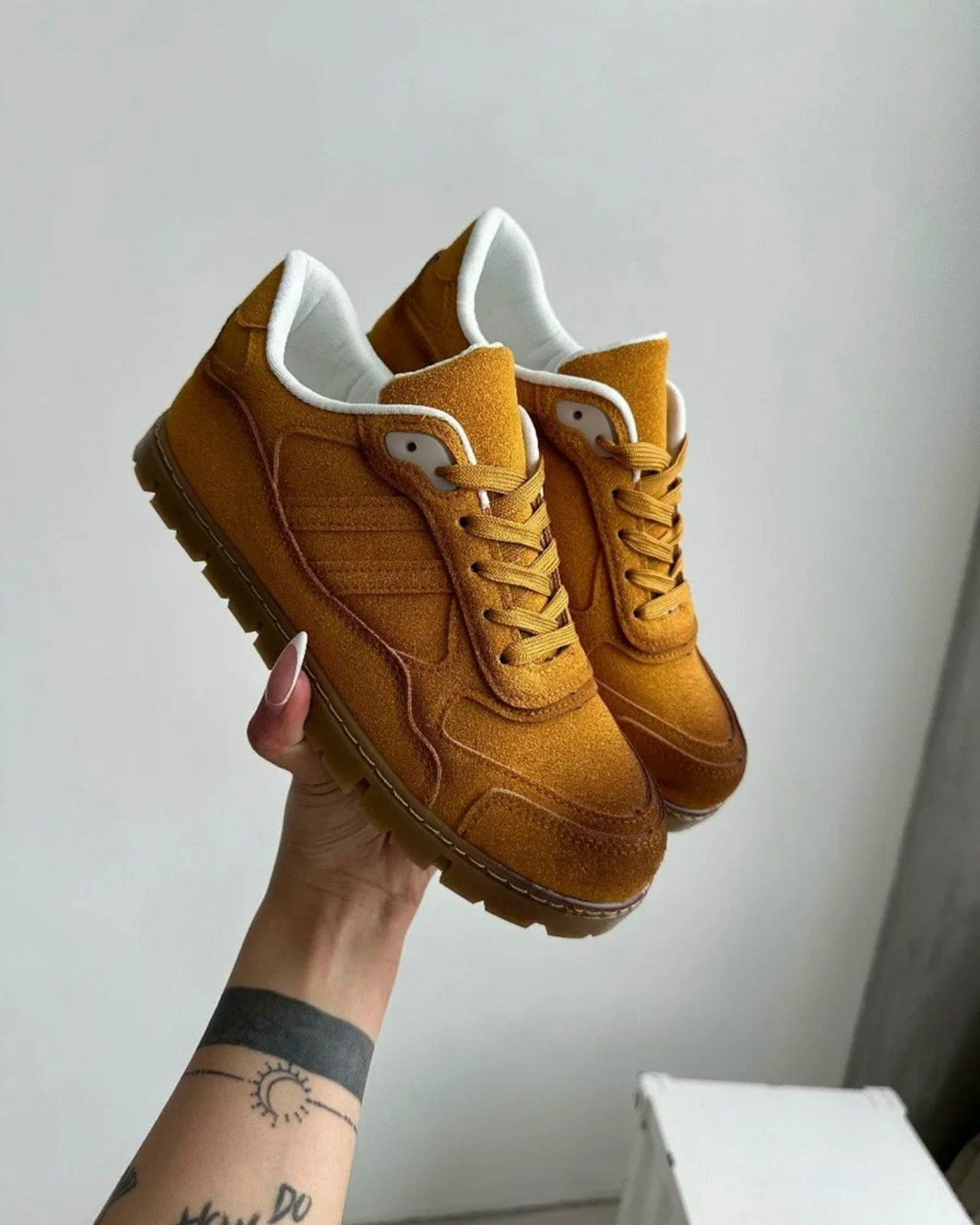 ,оранжевые кроссовки,женские кроссовки,кросовки женские,спортивные кроссовки