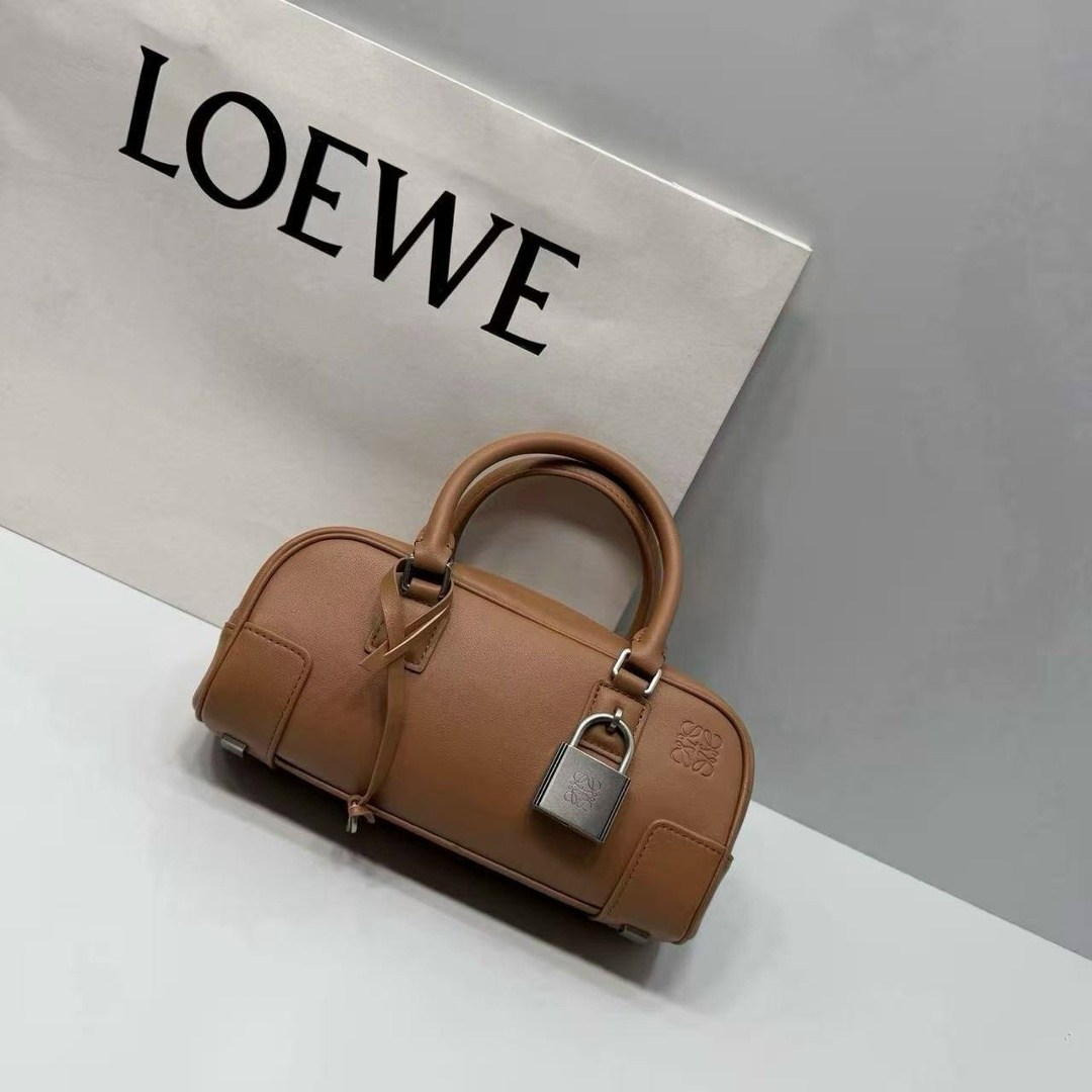 loewe сумка,сумка женская loewe кожаная с ручками,женская сумка,сумка loewe классическая,модная сумка