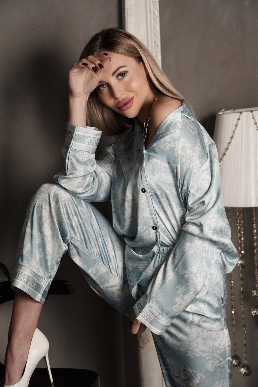 пижама женские,костюм в пижамном стиле,атласные пижамы с принтом,пижама женская шелковая со штанами,пижама dior