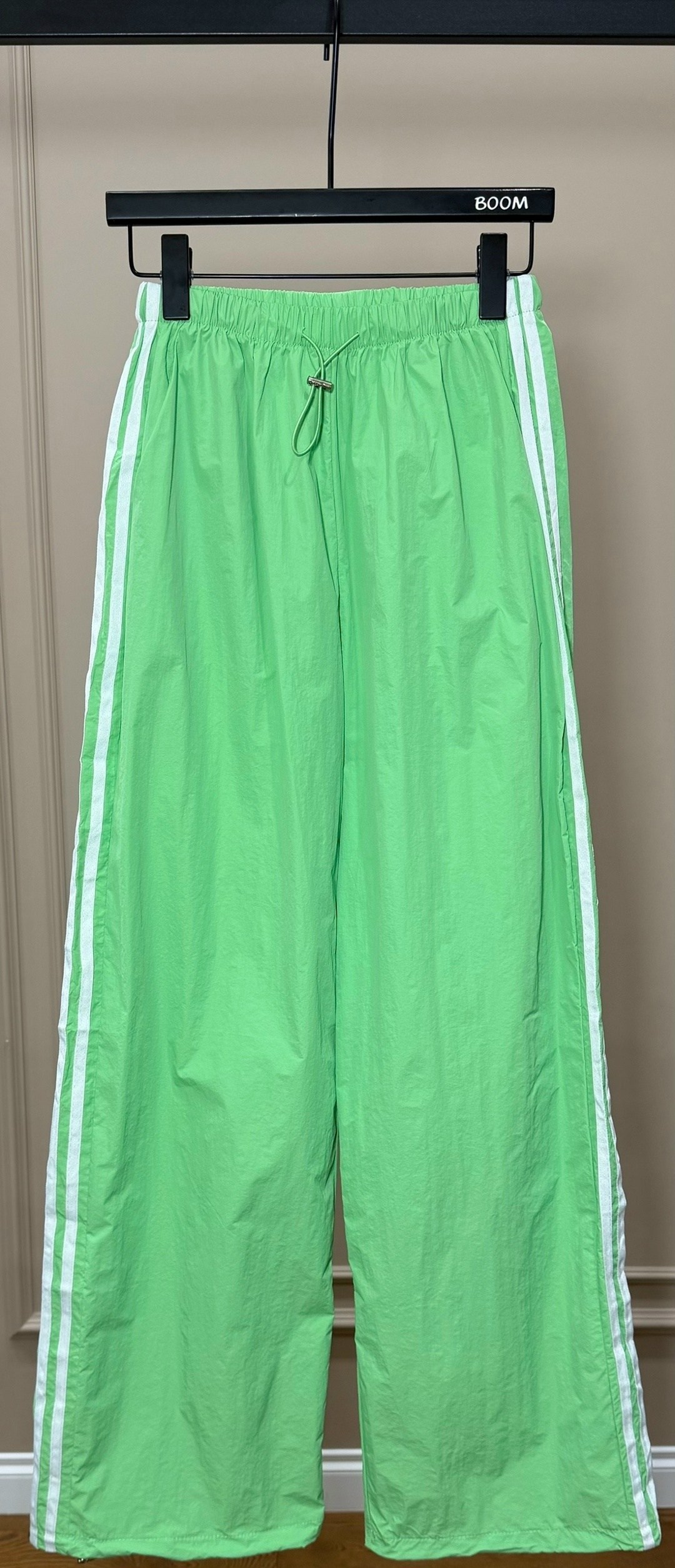 широкие брюки,брюки спортивные,повседневные брюки,брюки яркие,летние брюки