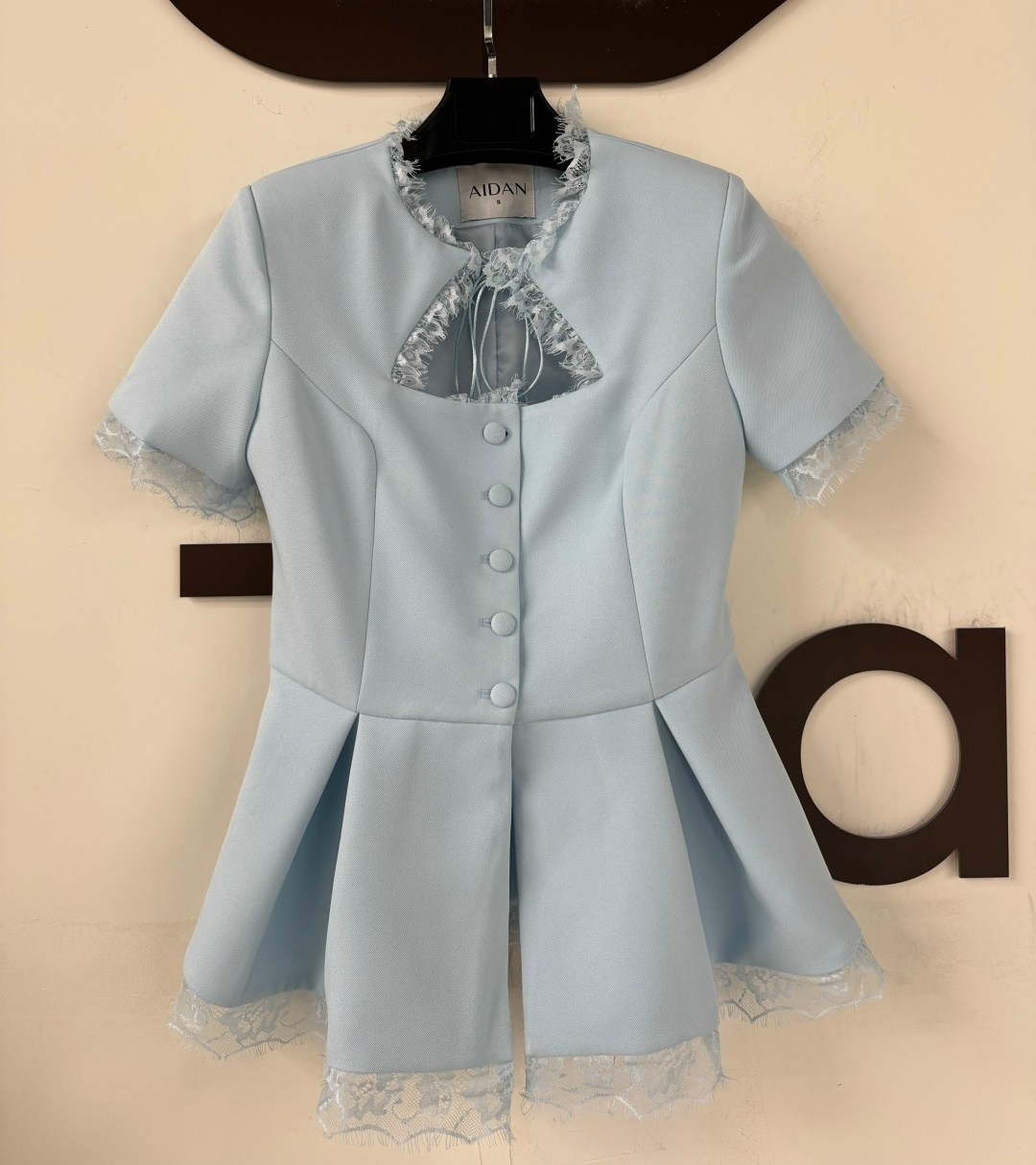 элегантные костюмы,приталенный жакет,жакет для девочек,женский костюм,костюм с юбкой